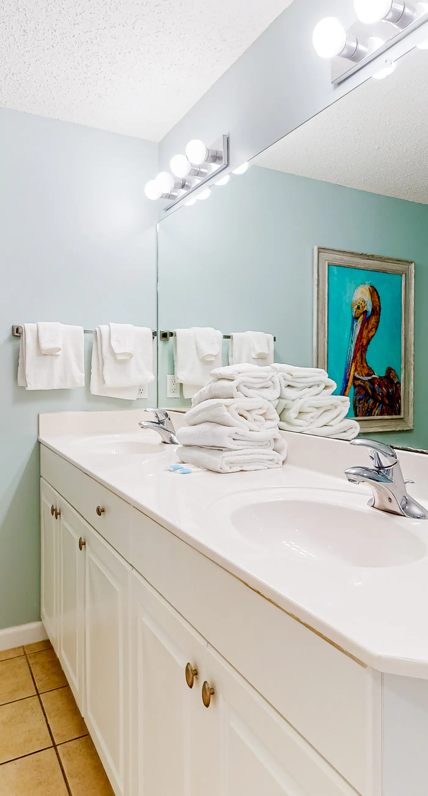 Inviting Gulf-front condo In Perdido Key with waterfront pool/hot tub and oceanfront balcony