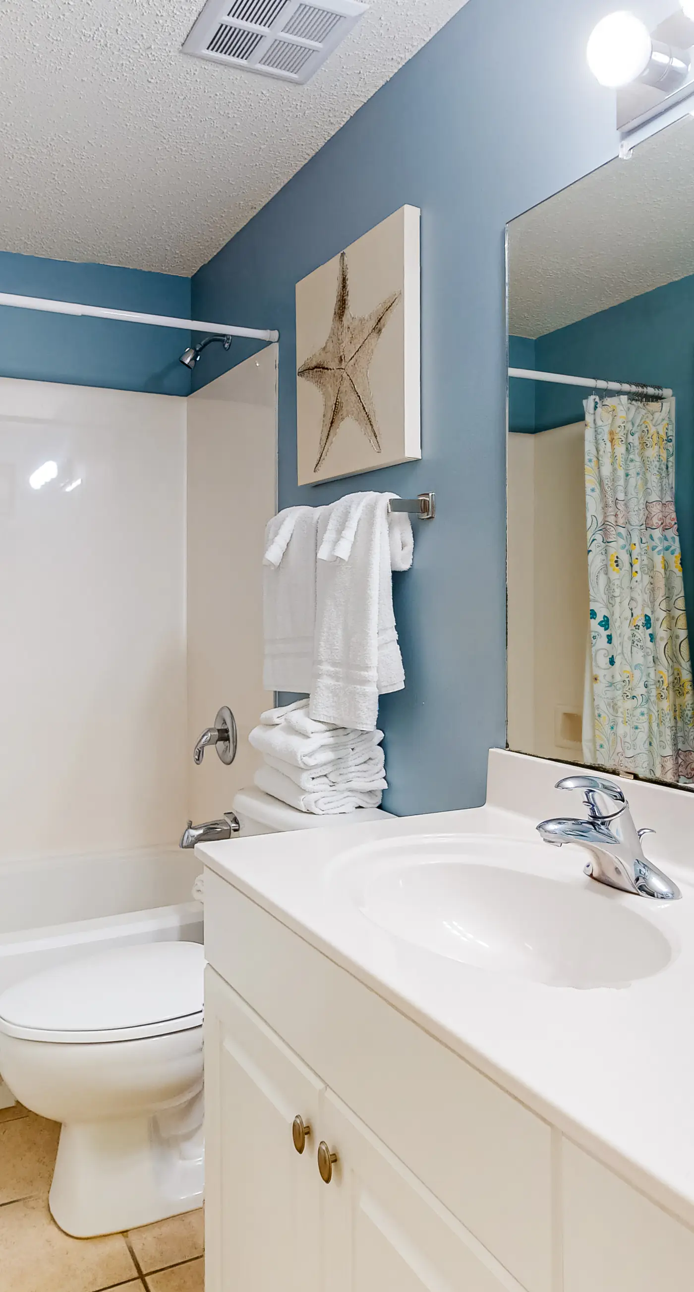 Inviting Gulf-front condo In Perdido Key with waterfront pool/hot tub and oceanfront balcony