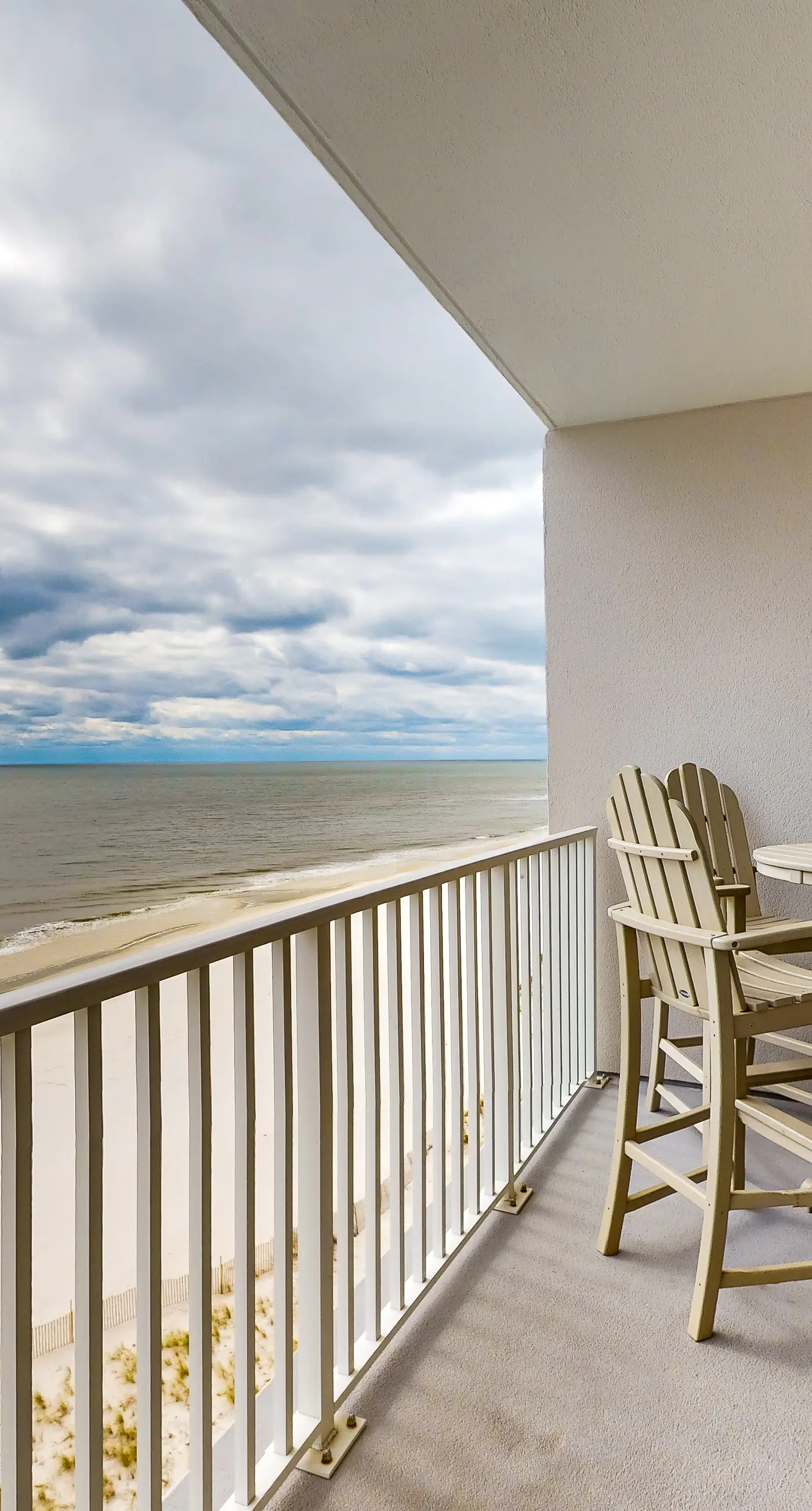 Inviting Gulf-front condo In Perdido Key with waterfront pool/hot tub and oceanfront balcony