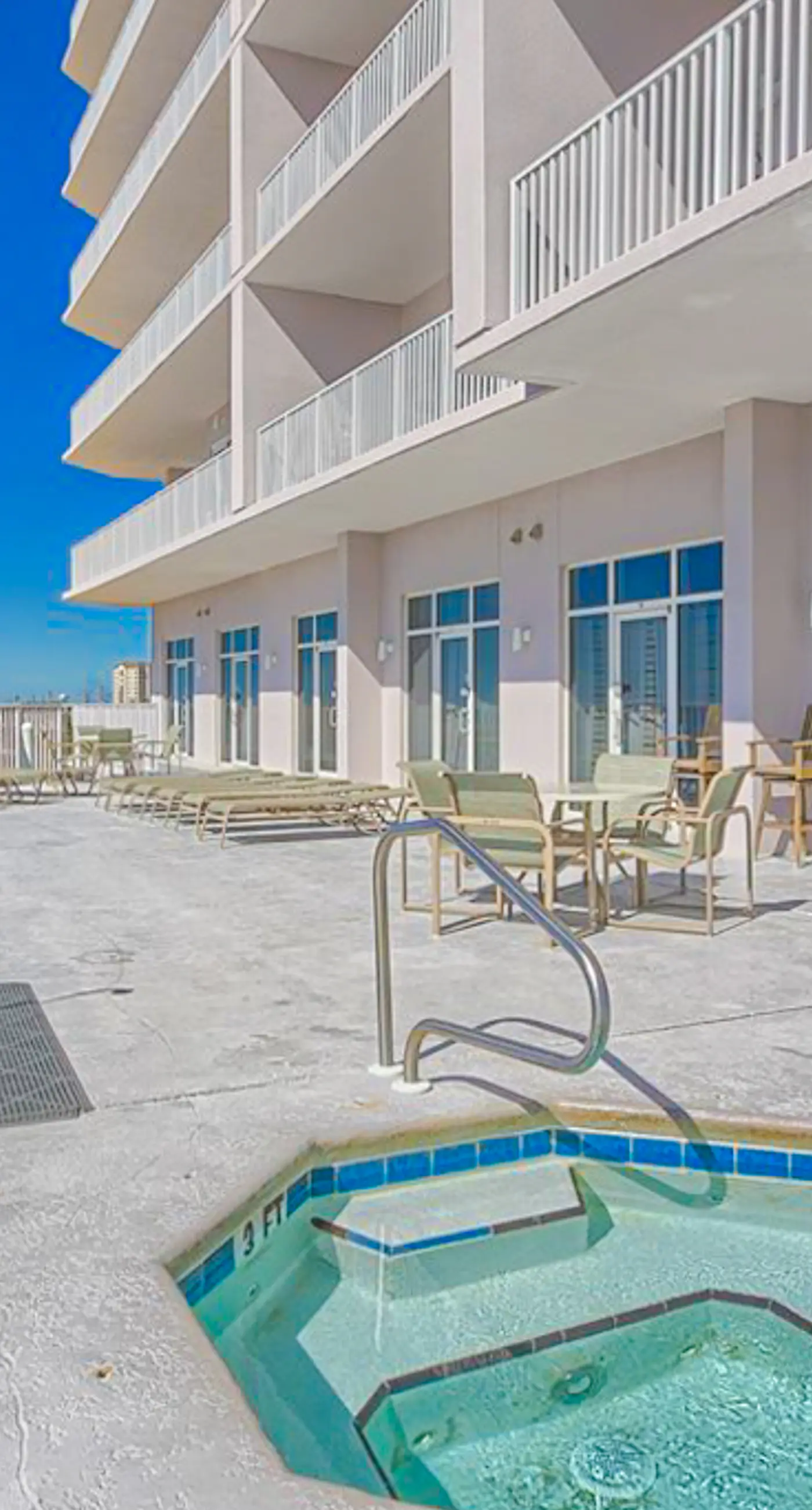 Inviting Gulf-front condo In Perdido Key with waterfront pool/hot tub and oceanfront balcony