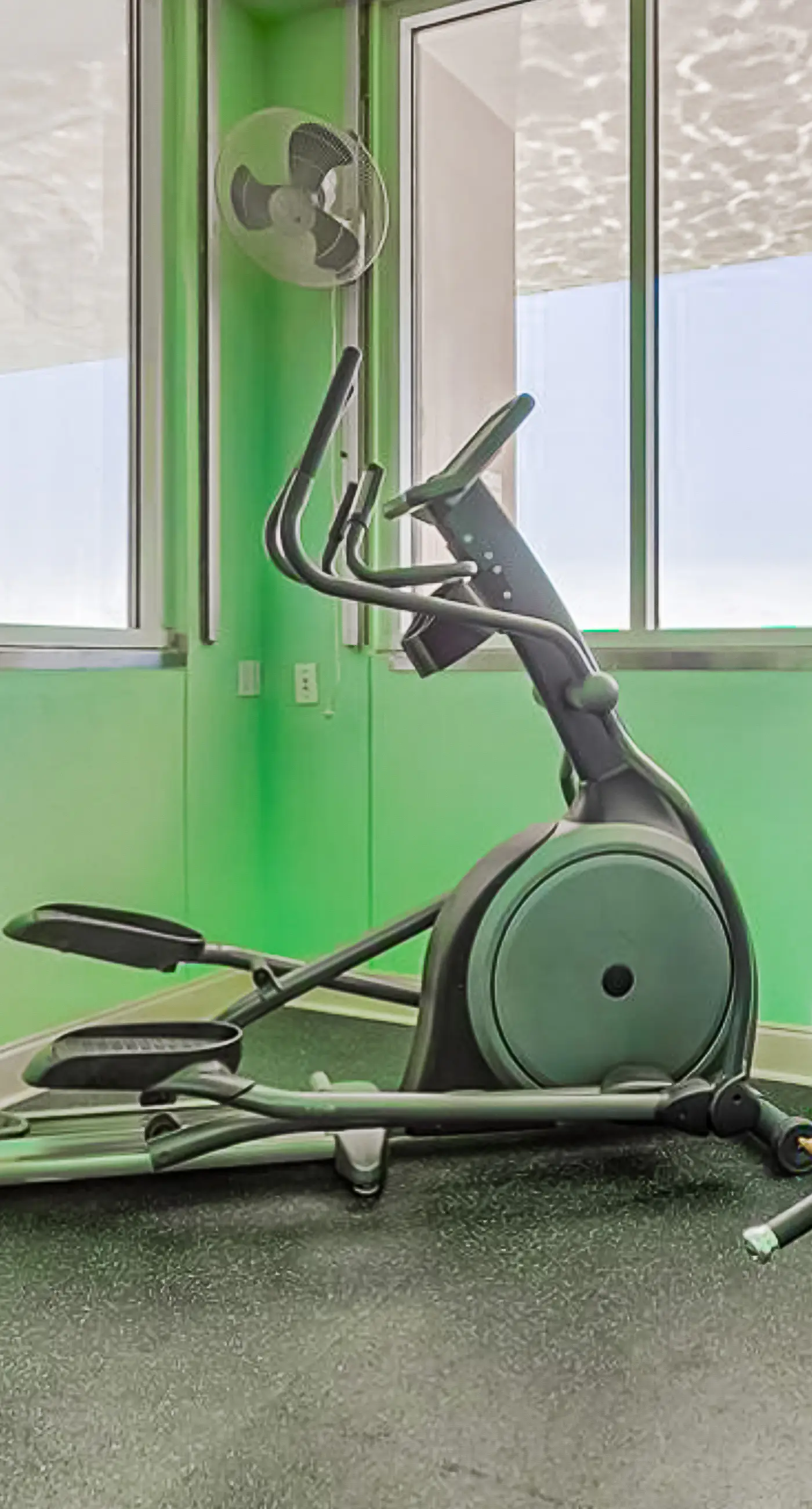 Inviting Gulf-front condo In Perdido Key with waterfront pool/hot tub and oceanfront balcony