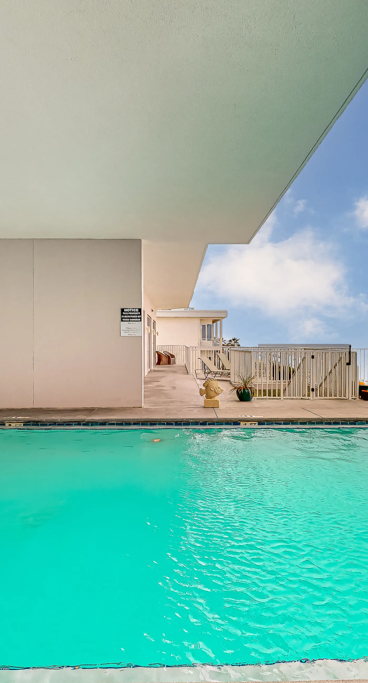 Inviting Gulf-front condo In Perdido Key with waterfront pool/hot tub and oceanfront balcony