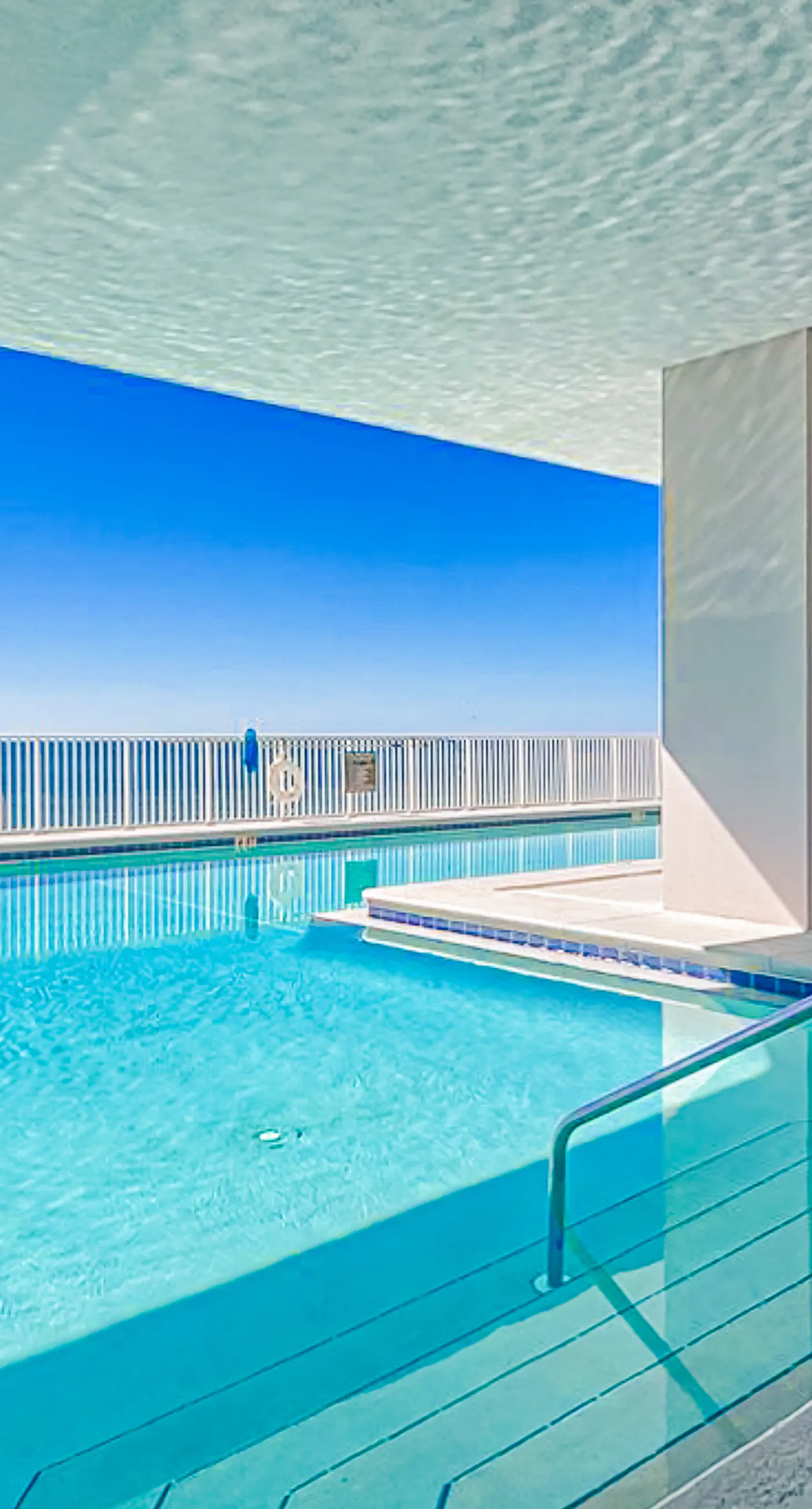 Inviting Gulf-front condo In Perdido Key with waterfront pool/hot tub and oceanfront balcony