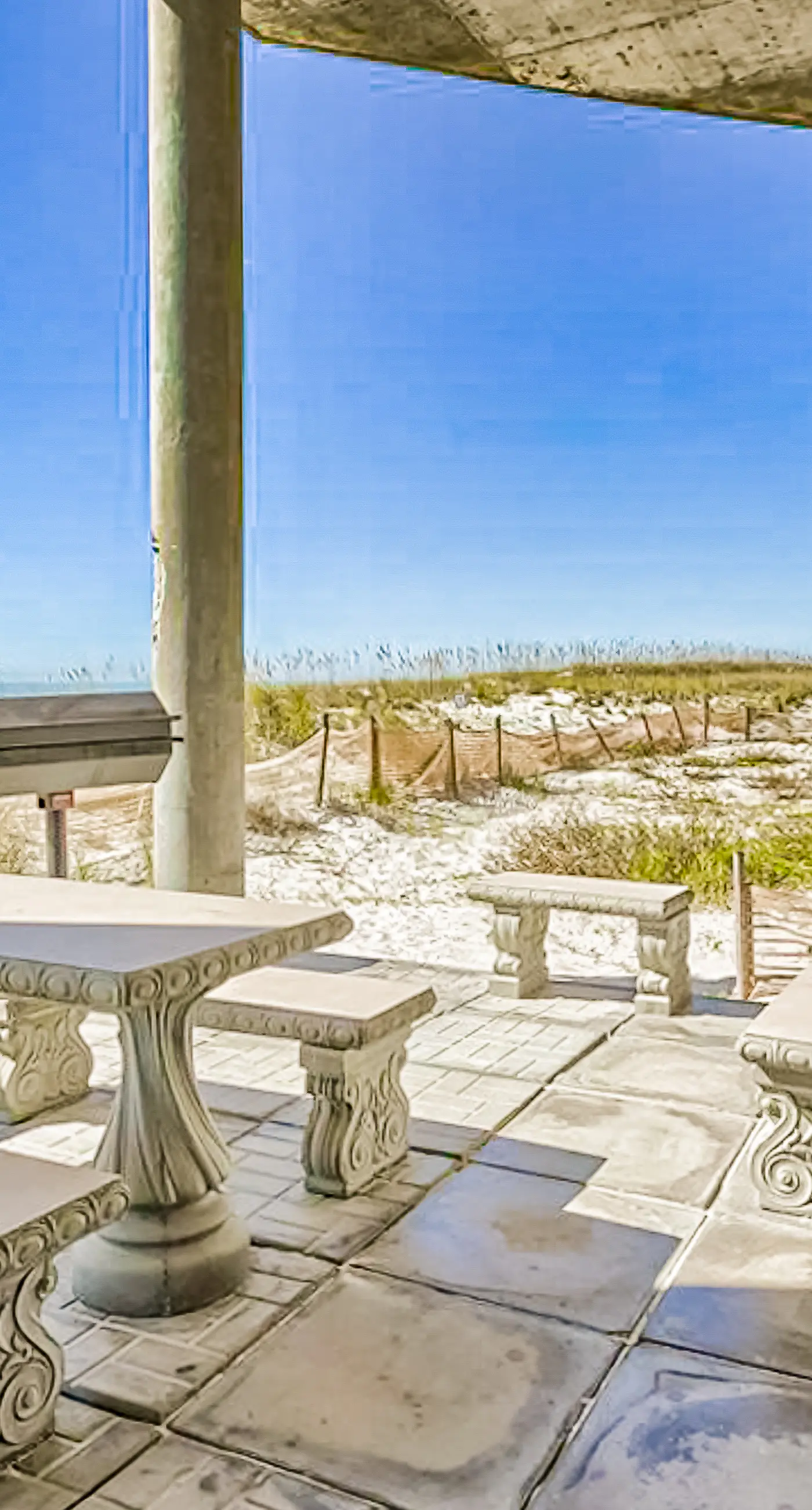 Inviting Gulf-front condo In Perdido Key with waterfront pool/hot tub and oceanfront balcony