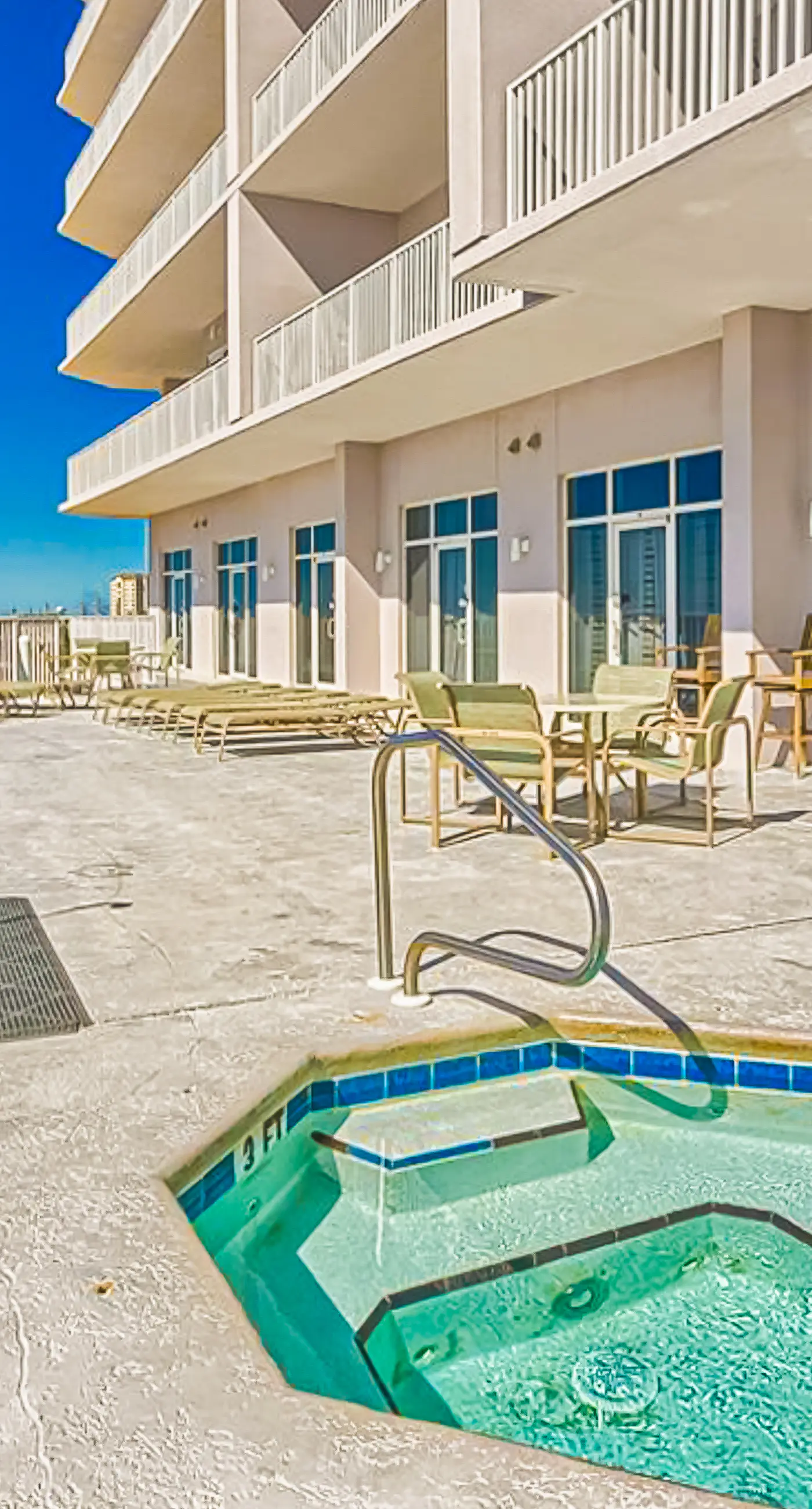 Inviting Gulf-front condo In Perdido Key with waterfront pool/hot tub and oceanfront balcony