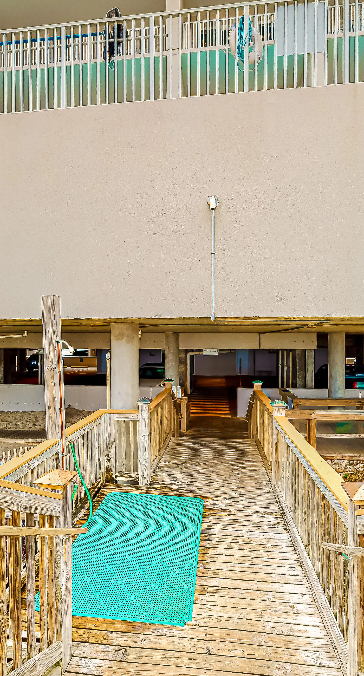 Inviting Gulf-front condo In Perdido Key with waterfront pool/hot tub and oceanfront balcony