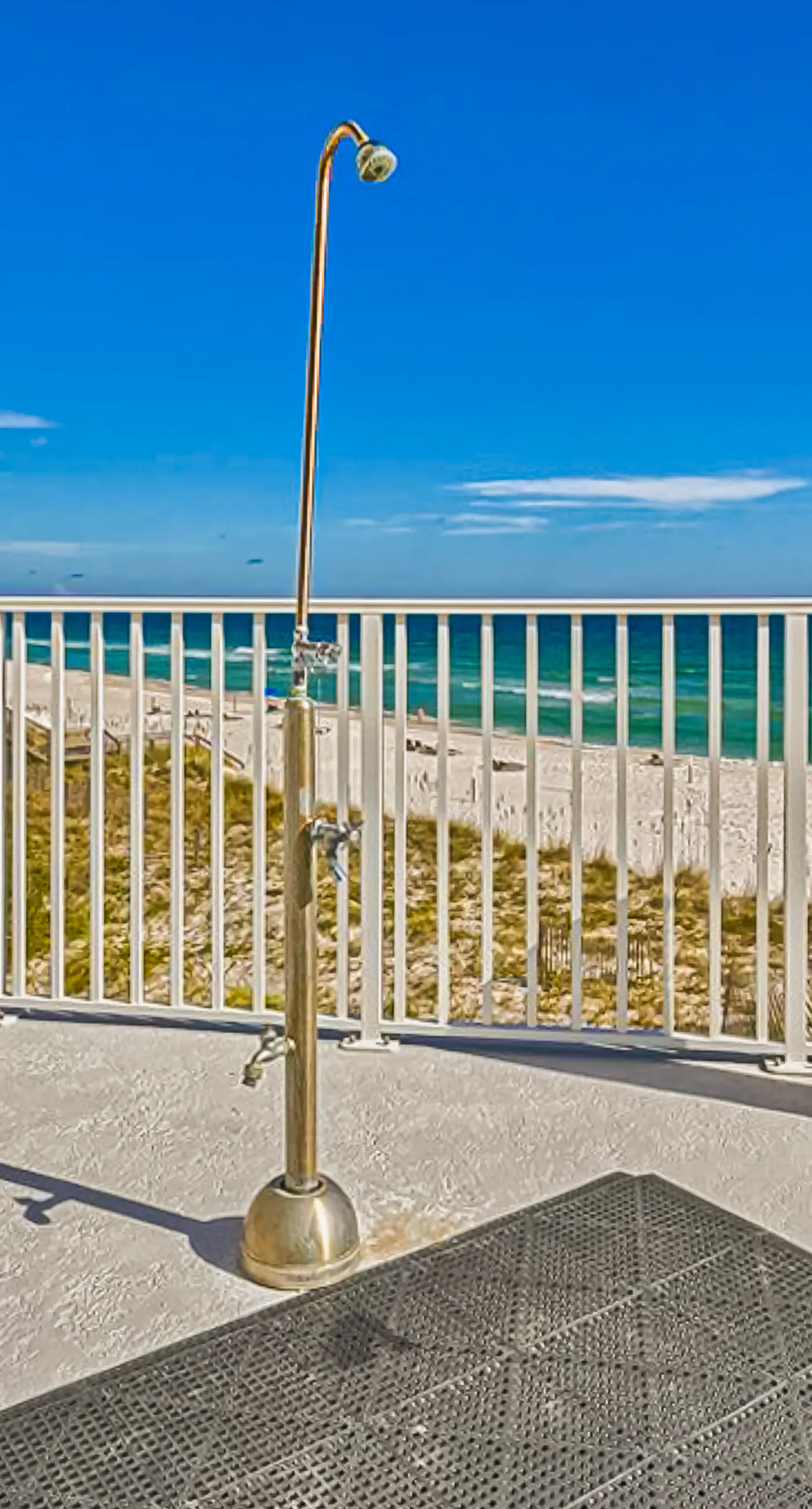 Inviting Gulf-front condo In Perdido Key with waterfront pool/hot tub and oceanfront balcony