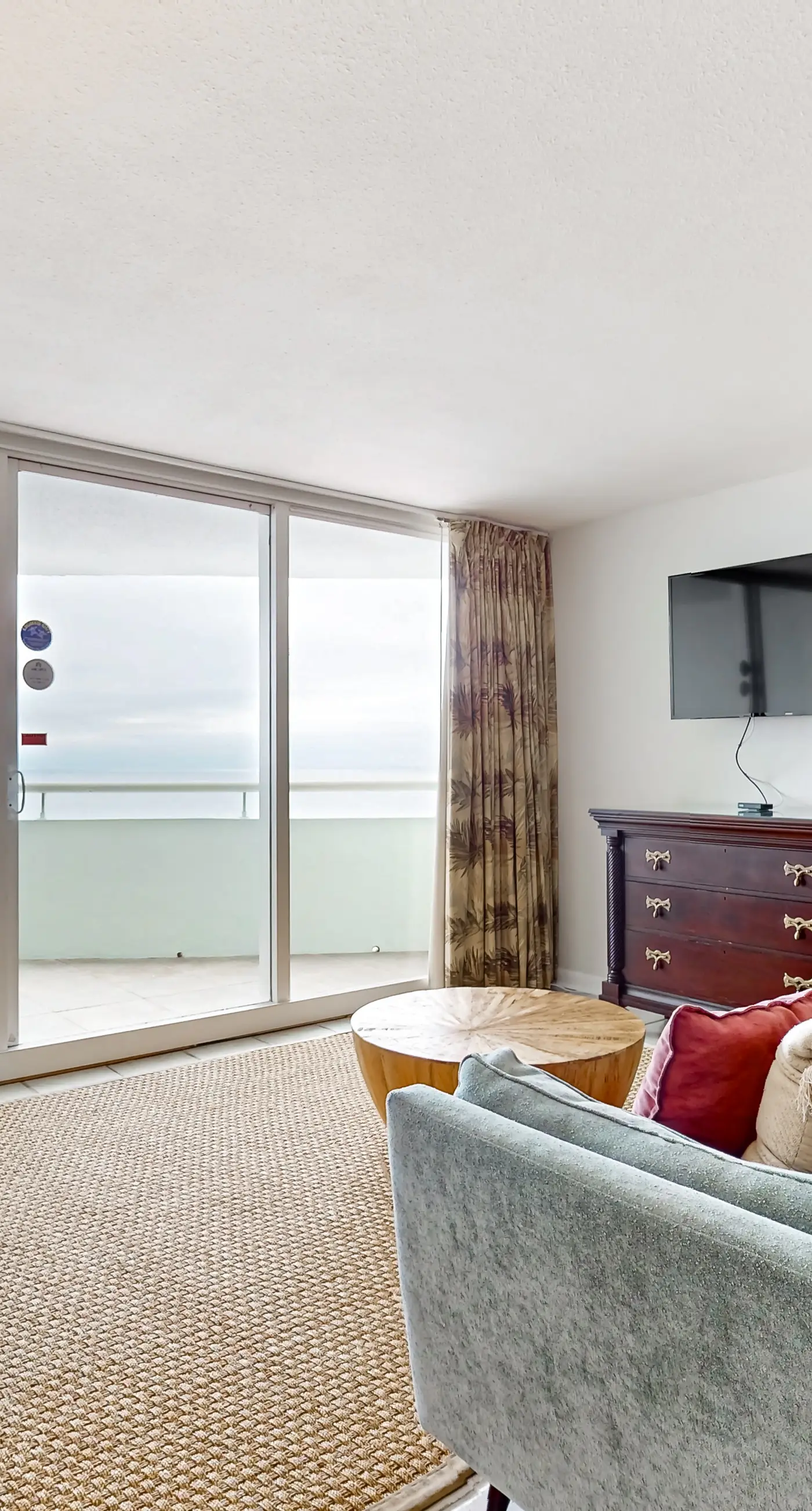 Top-Floor, Gulf-Front Condo w/ Balcony, Beach Access & Shared Pools/Hot Tub/Gym