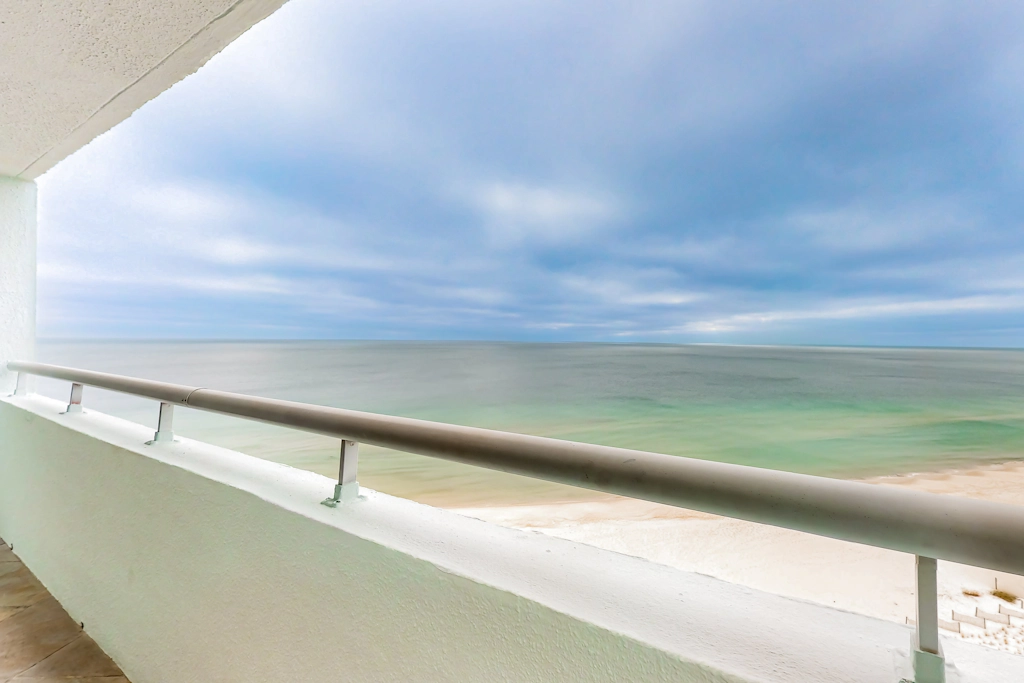 Top-Floor, Gulf-Front Condo w/ Balcony, Beach Access & Shared Pools/Hot Tub/Gym