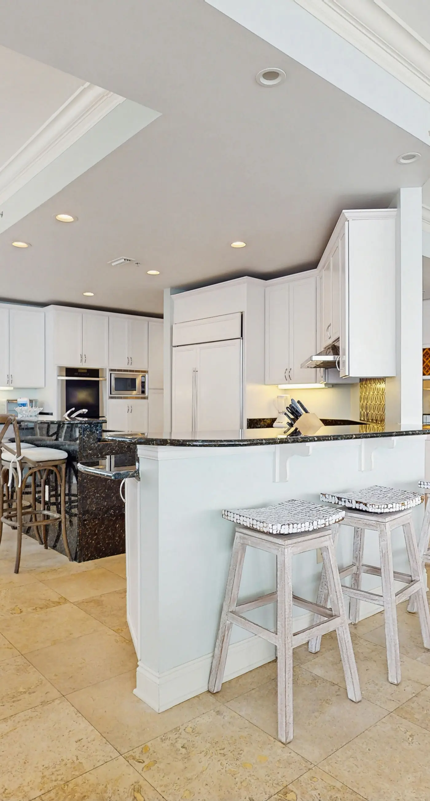Beachfront 10th-floor condo with Gulf view, pool, gym, & balcony
