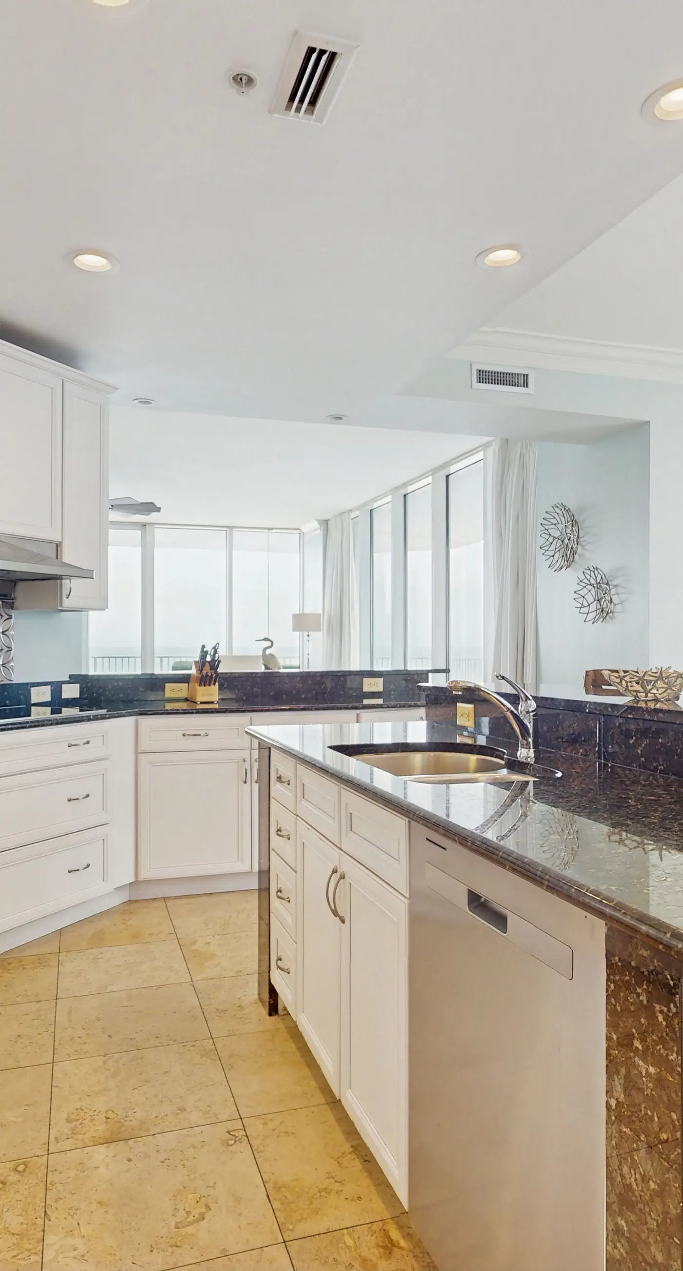 Beachfront 10th-floor condo with Gulf view, pool, gym, & balcony