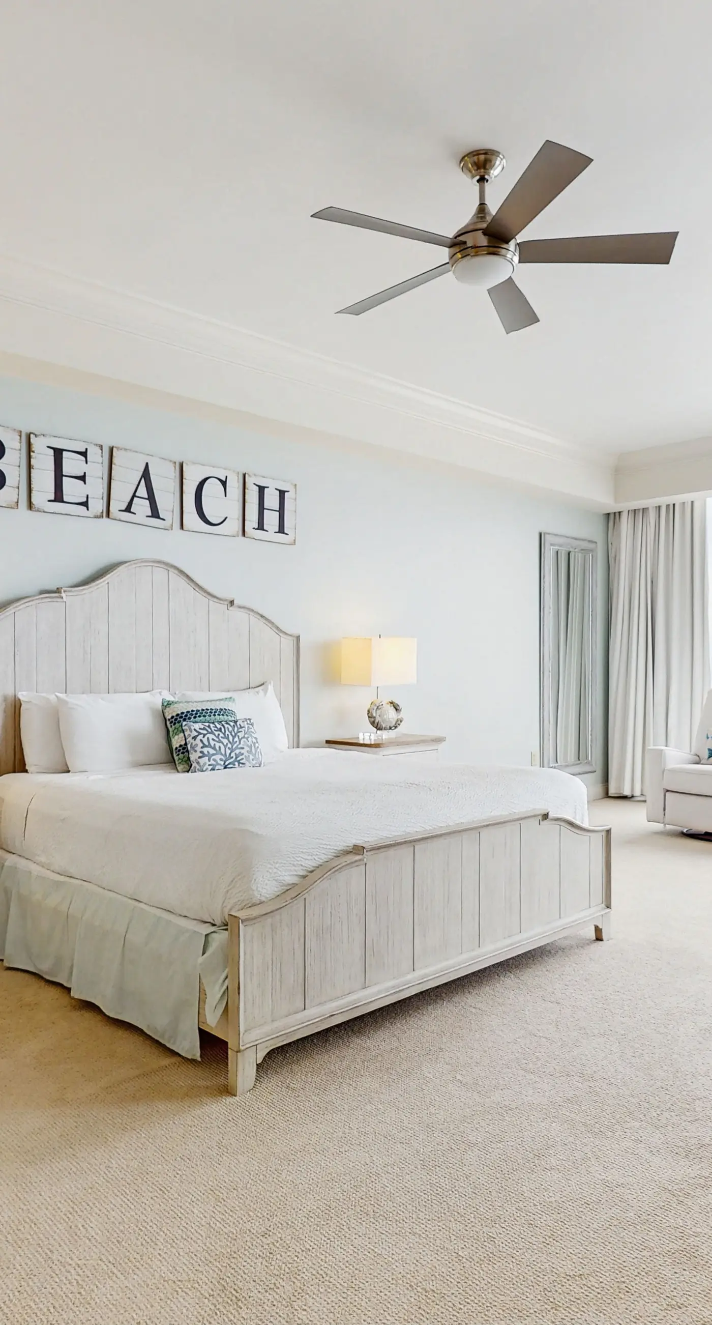 Beachfront 10th-floor condo with Gulf view, pool, gym, & balcony