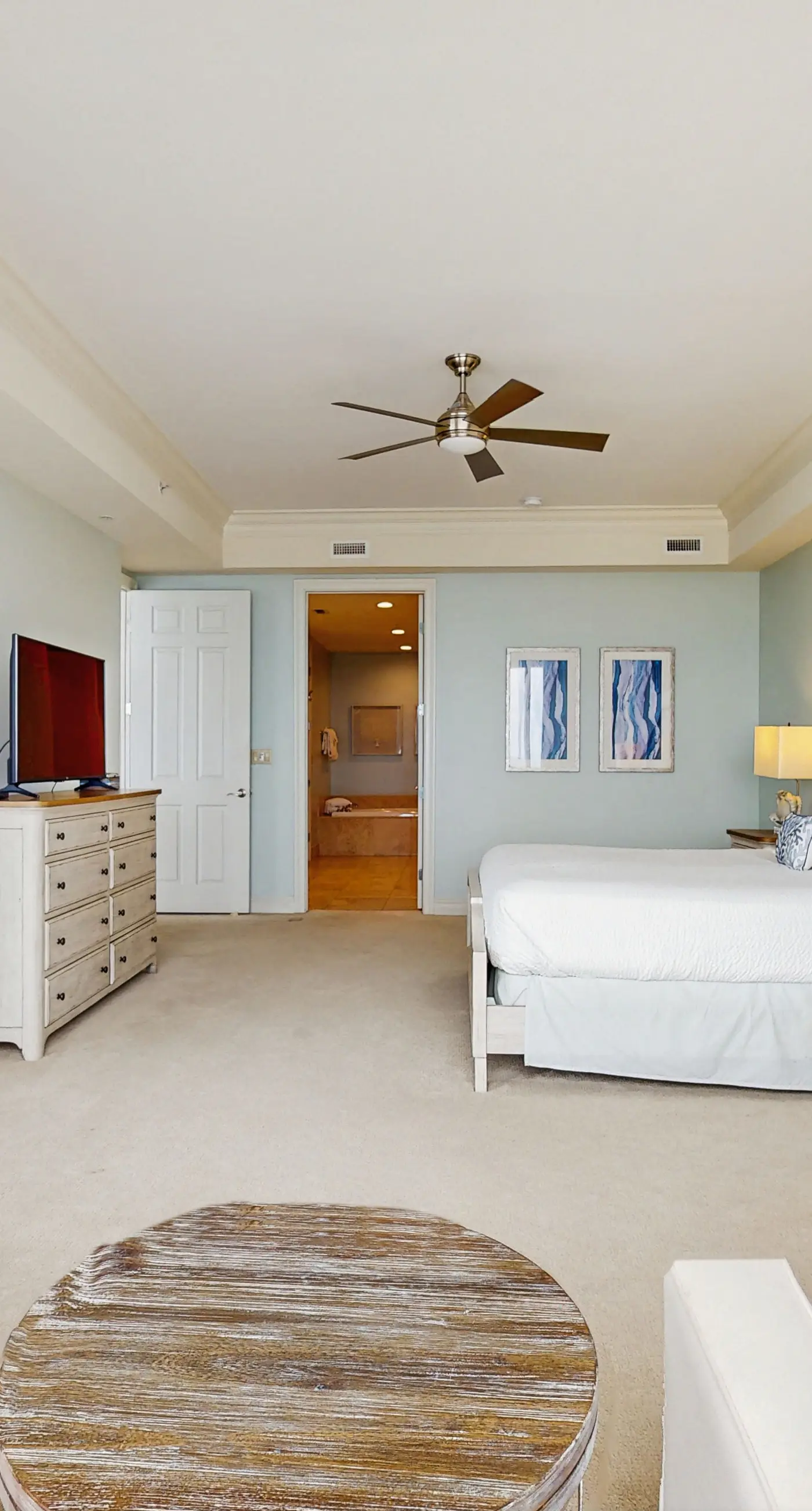 Beachfront 10th-floor condo with Gulf view, pool, gym, & balcony