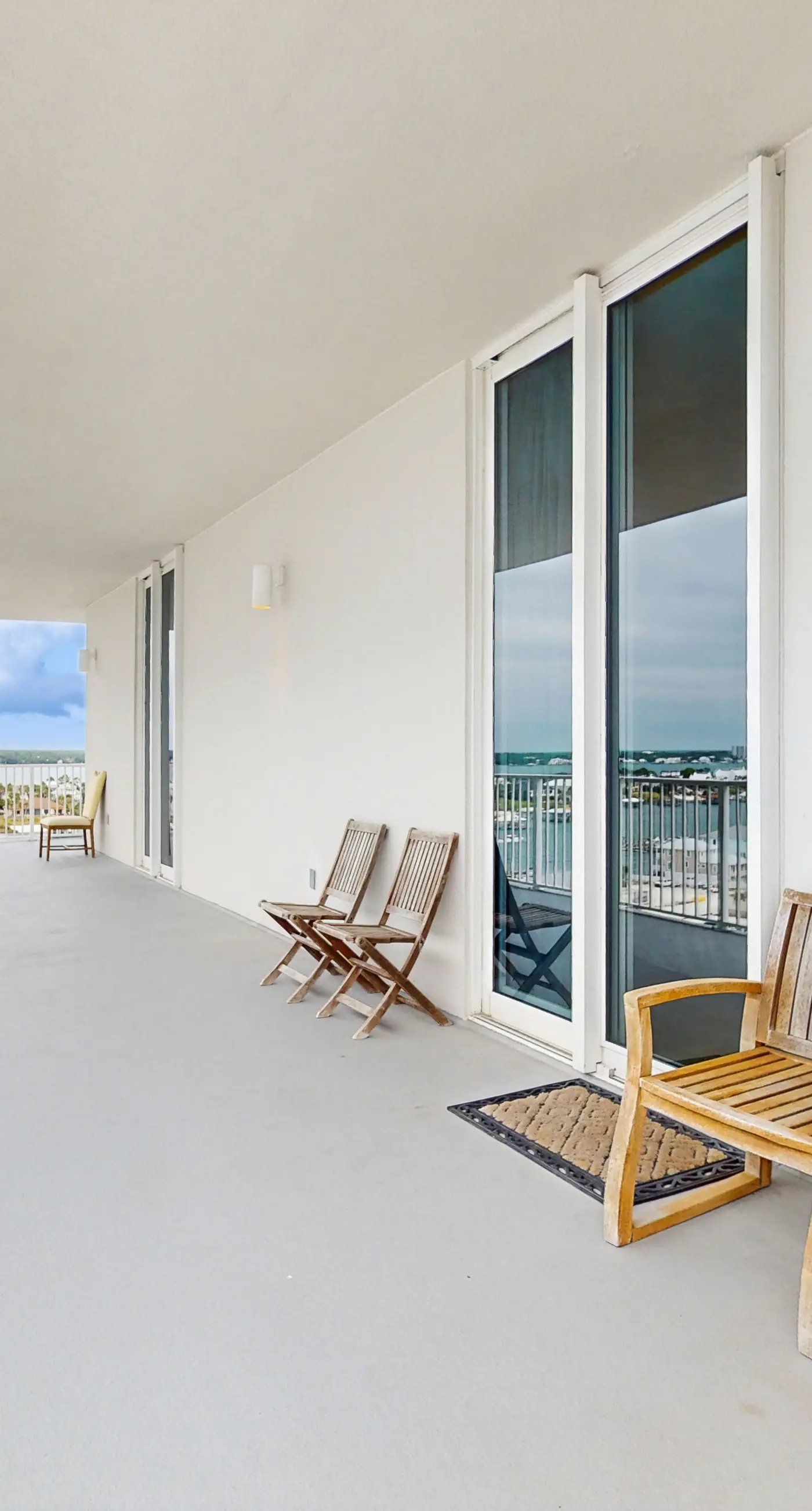 Beachfront 10th-floor condo with Gulf view, pool, gym, & balcony