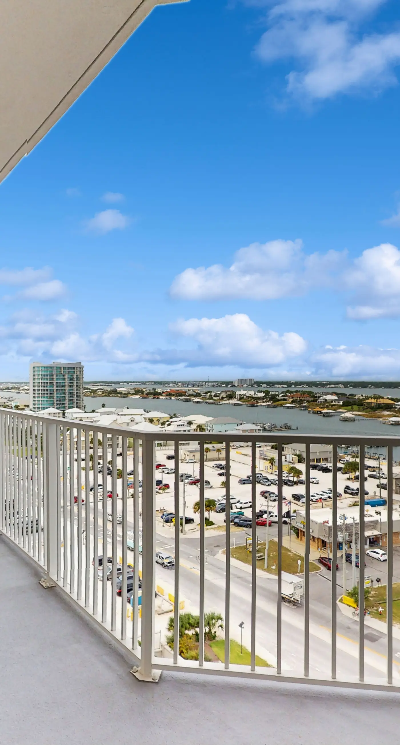 Beachfront 10th-floor condo with Gulf view, pool, gym, & balcony