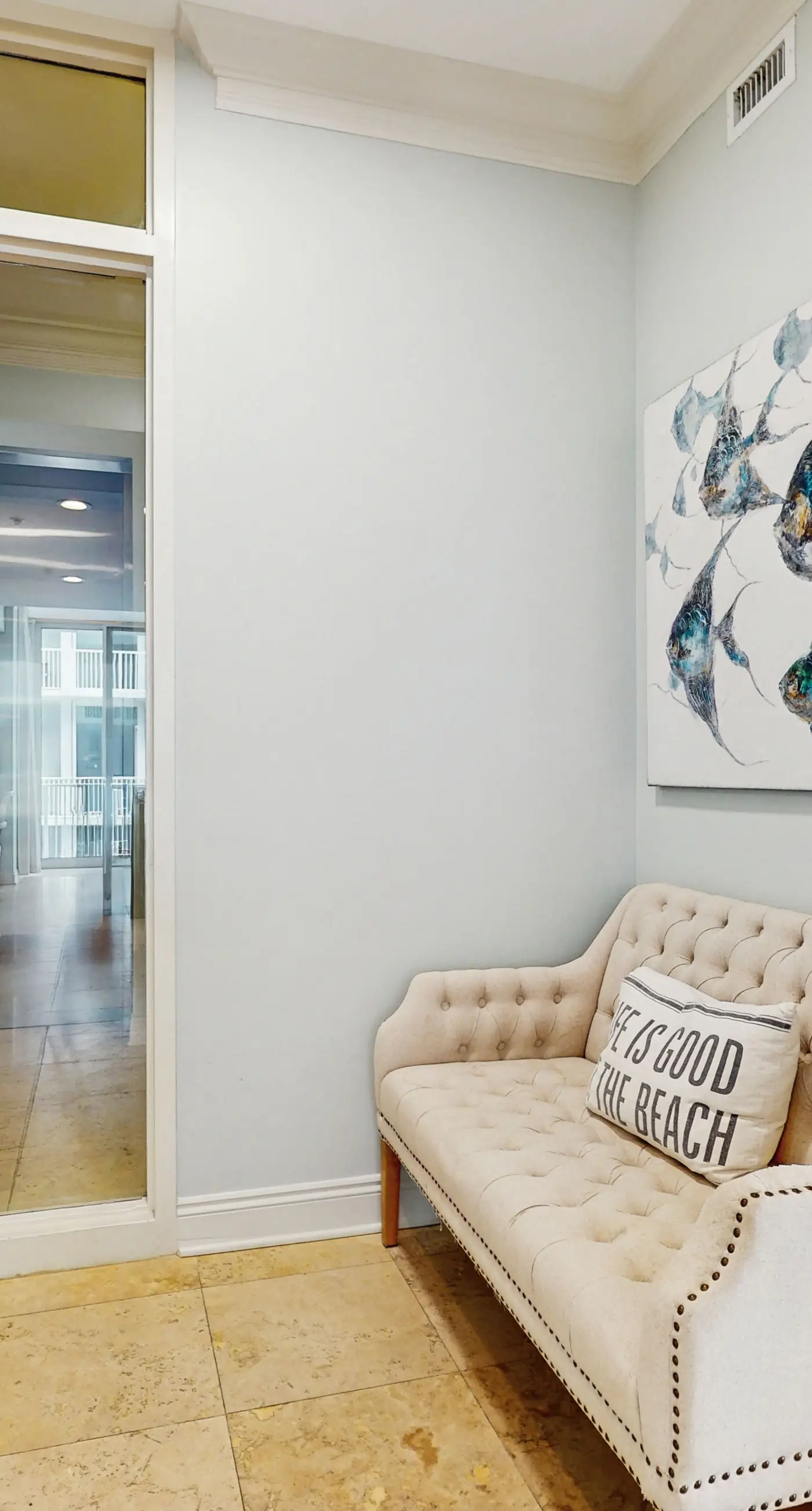 Beachfront 10th-floor condo with Gulf view, pool, gym, & balcony