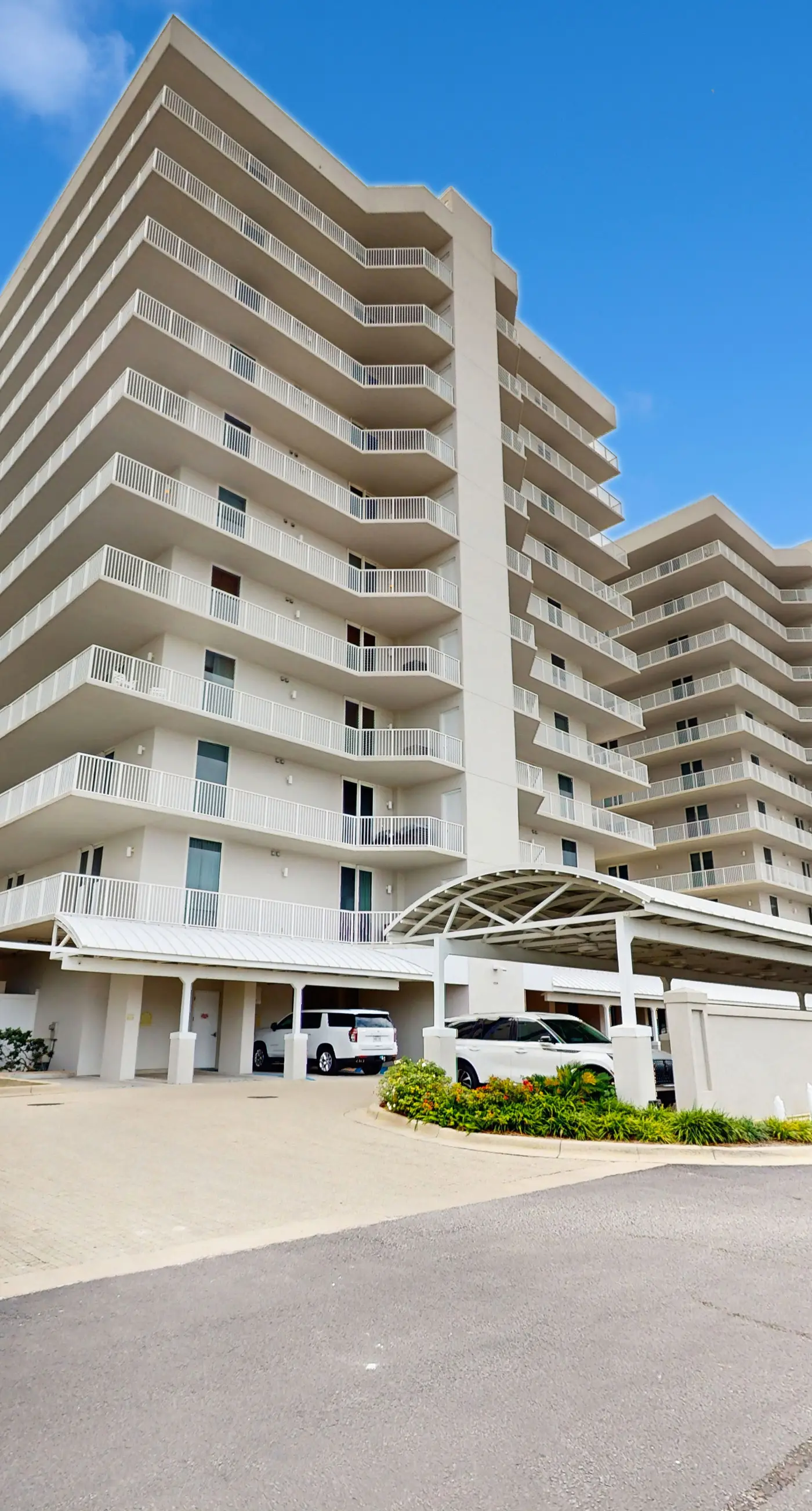 Beachfront 10th-floor condo with Gulf view, pool, gym, & balcony