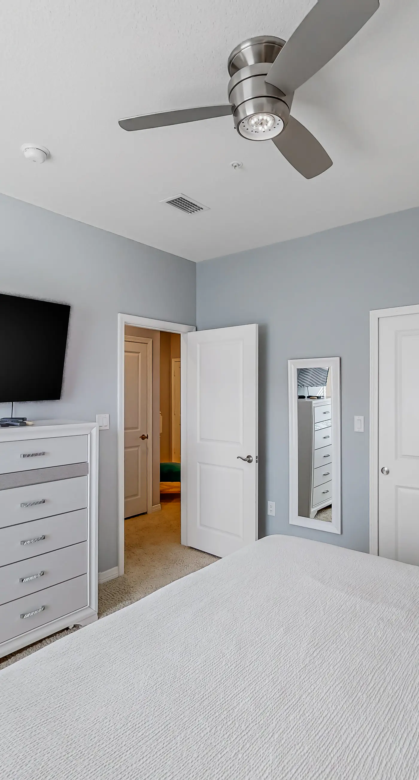 Pretty townhome with pools & hot tub - less than half-mile to beach