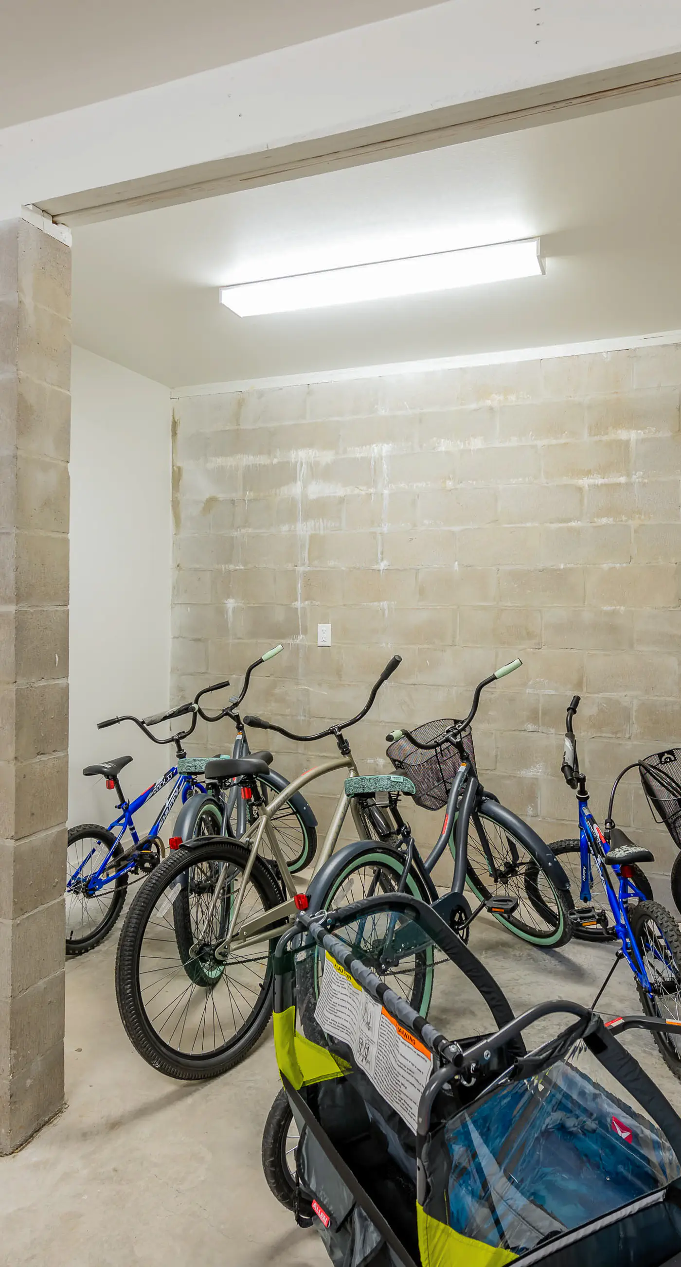 Pretty townhome with pools & hot tub - less than half-mile to beach