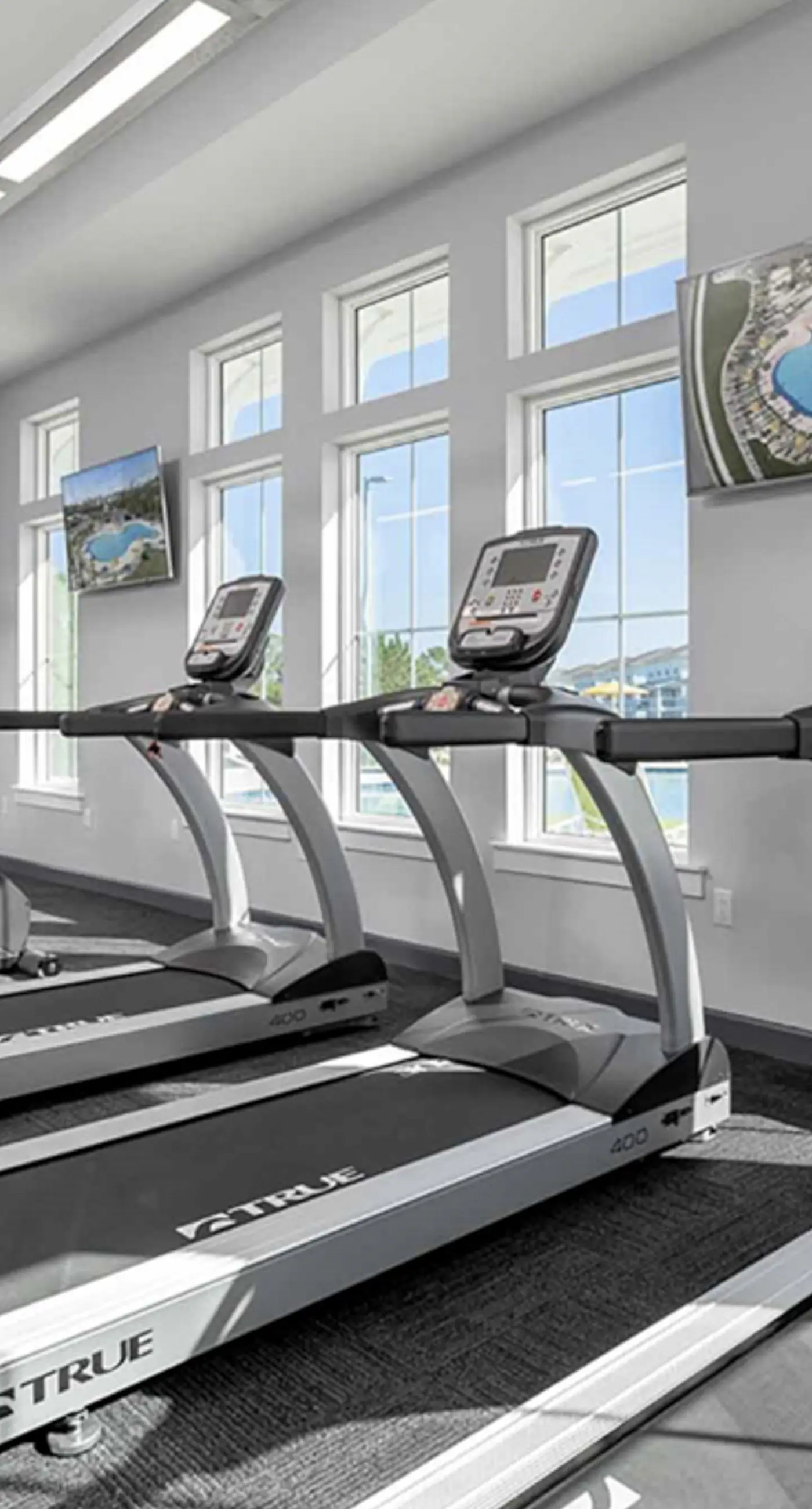 Pretty townhome with pools & hot tub - less than half-mile to beach