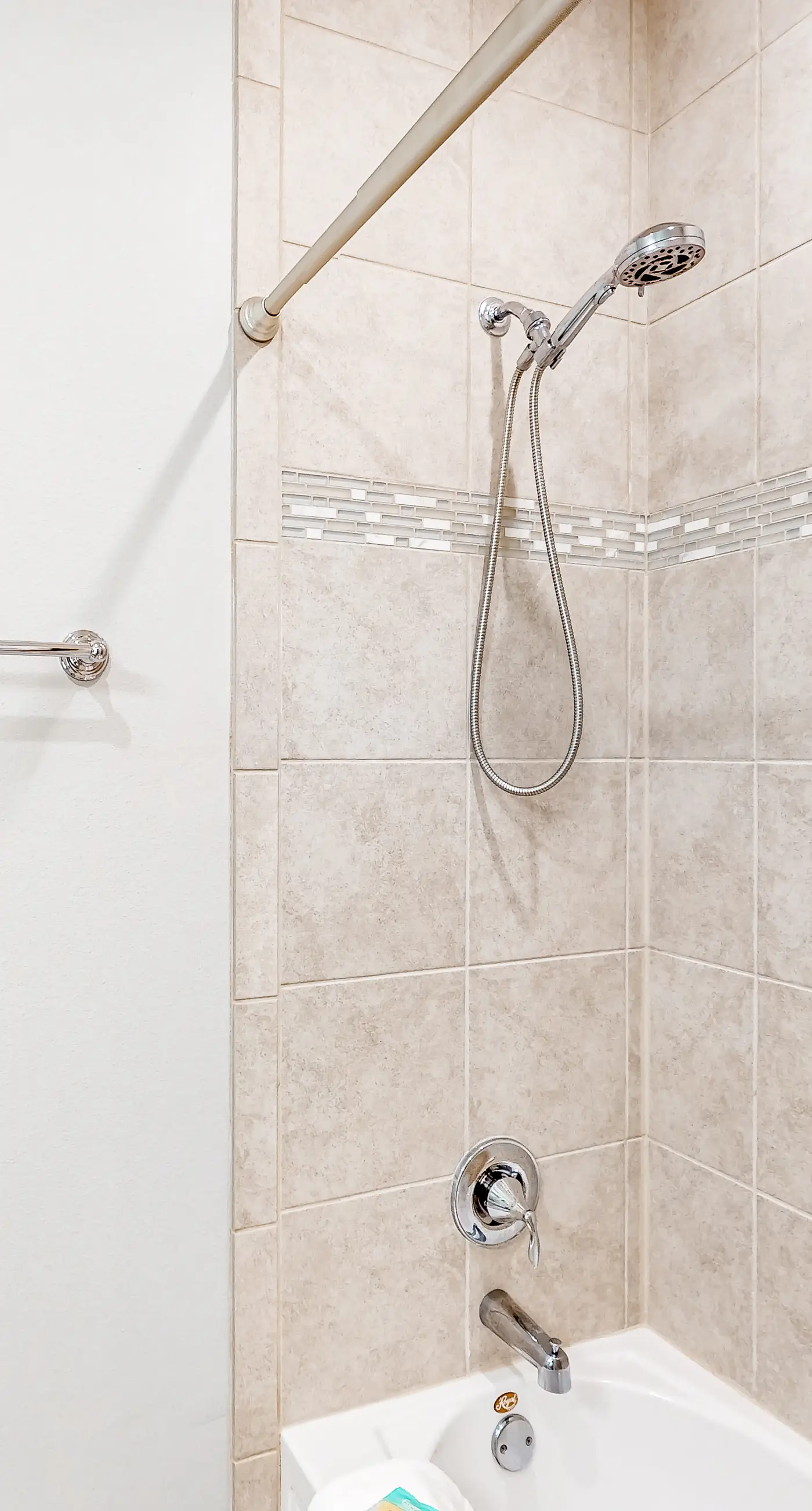 Beautiful & open home with enclosed porch, game room, W/D - beach & pool access