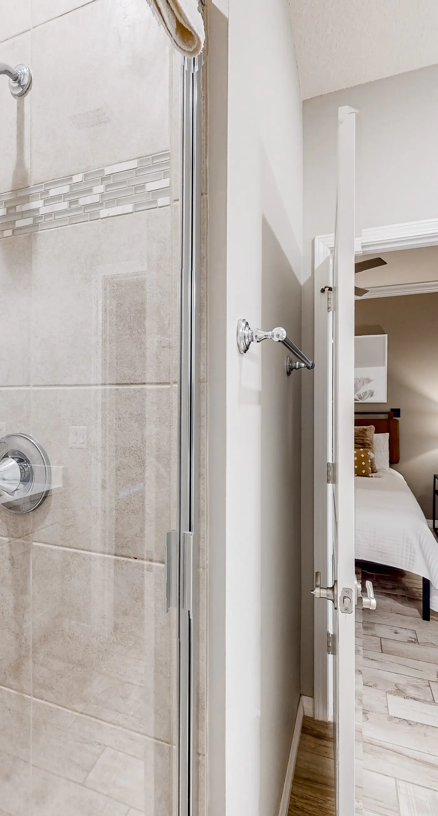 Beautiful & open home with enclosed porch, game room, W/D - beach & pool access