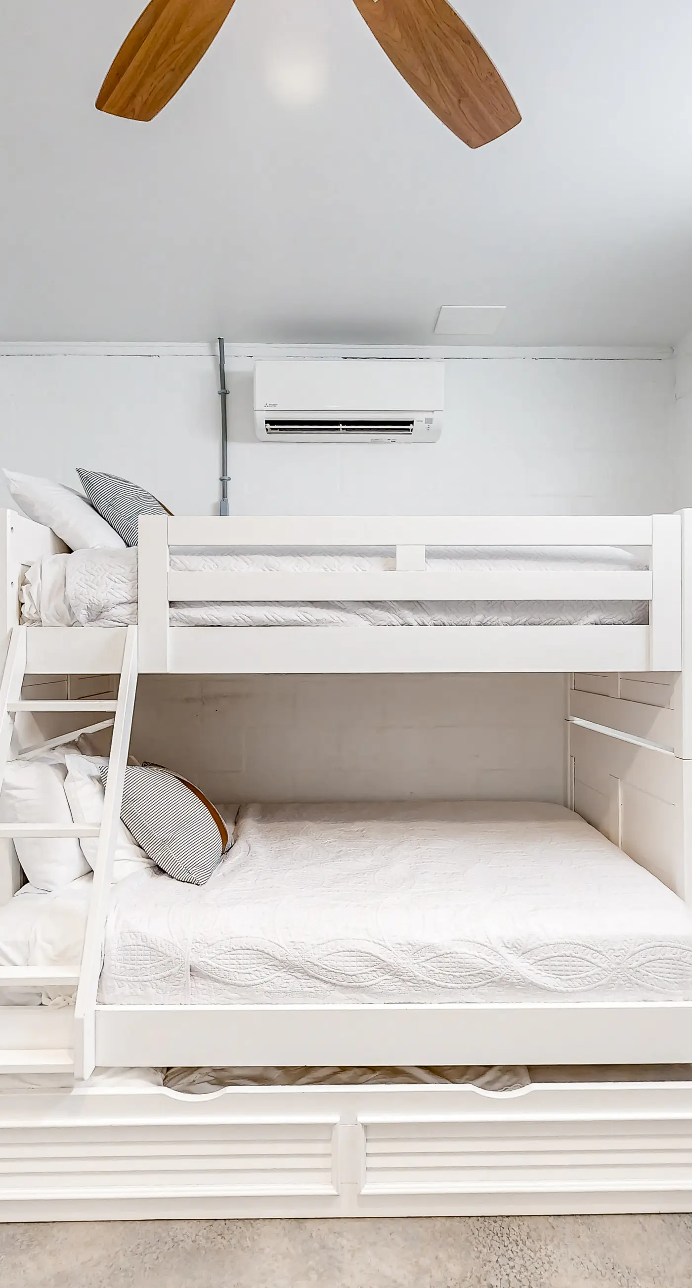 Beautiful & open home with enclosed porch, game room, W/D - beach & pool access