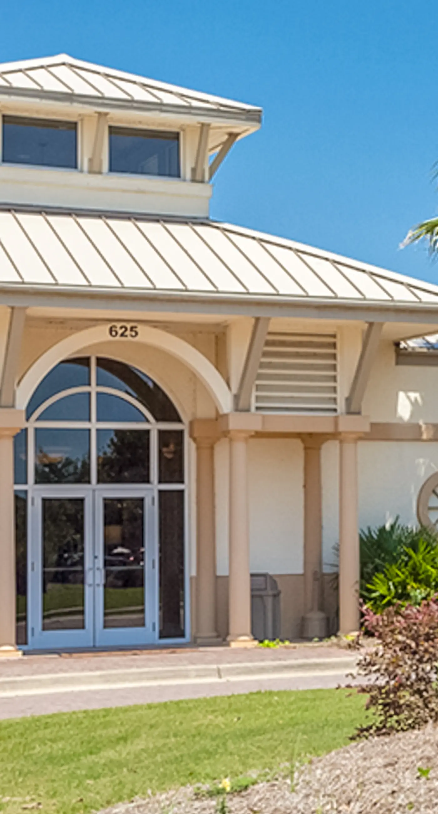 Beautiful & open home with enclosed porch, game room, W/D - beach & pool access