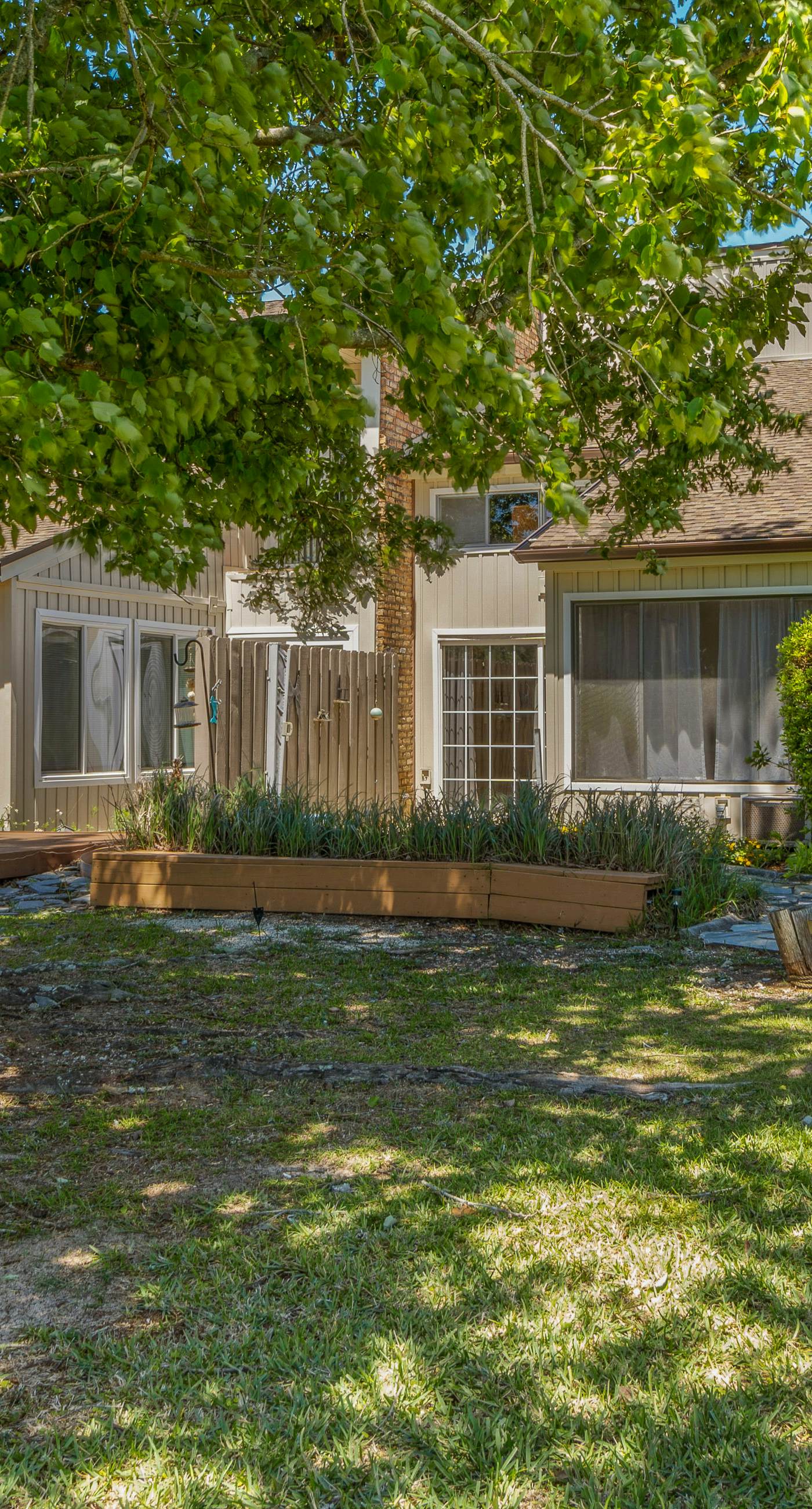 Dog-friendly coastal townhome with golf course views, patios, & washer/dryer