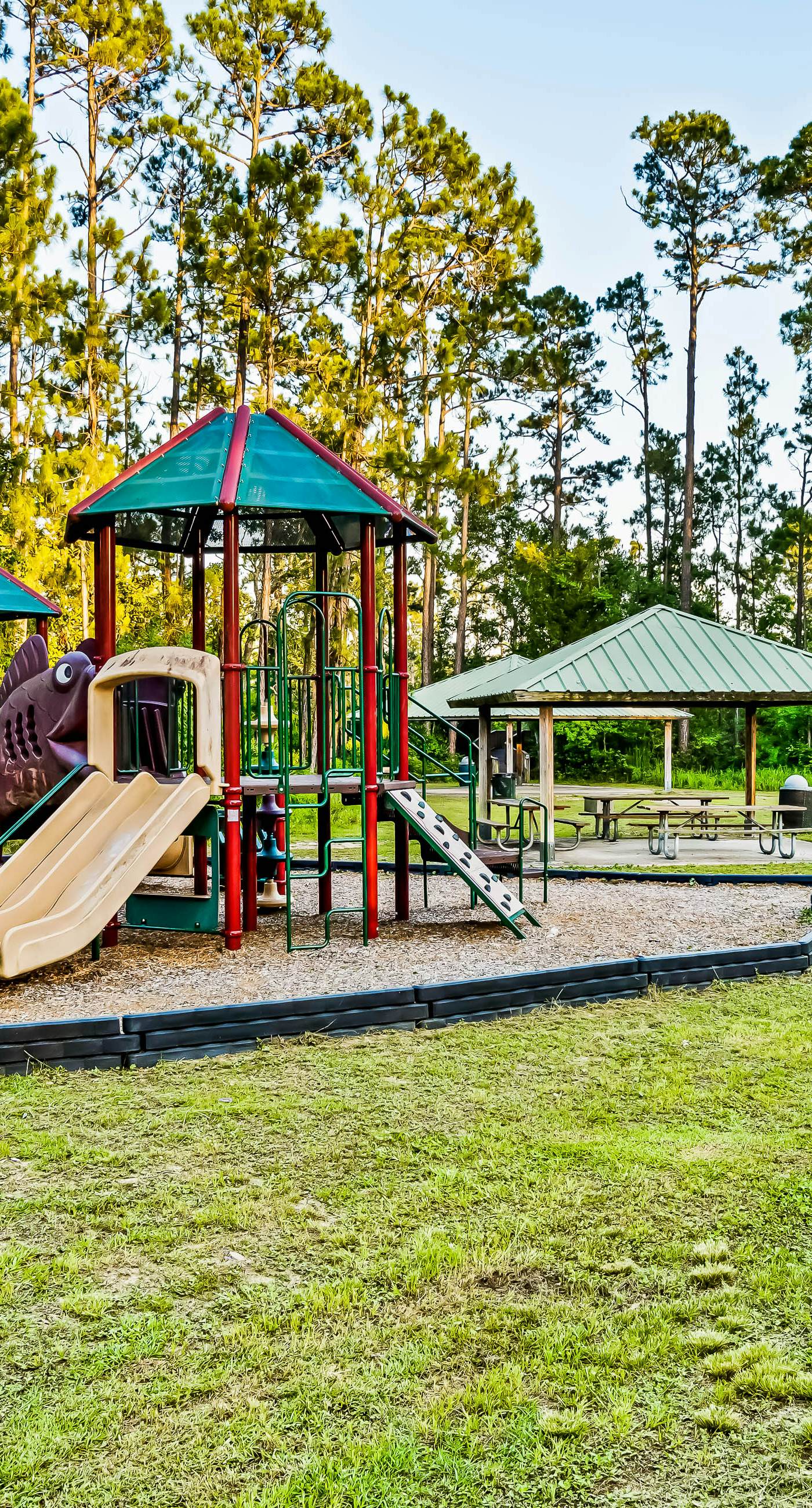 Dog-friendly coastal townhome with golf course views, patios, & washer/dryer