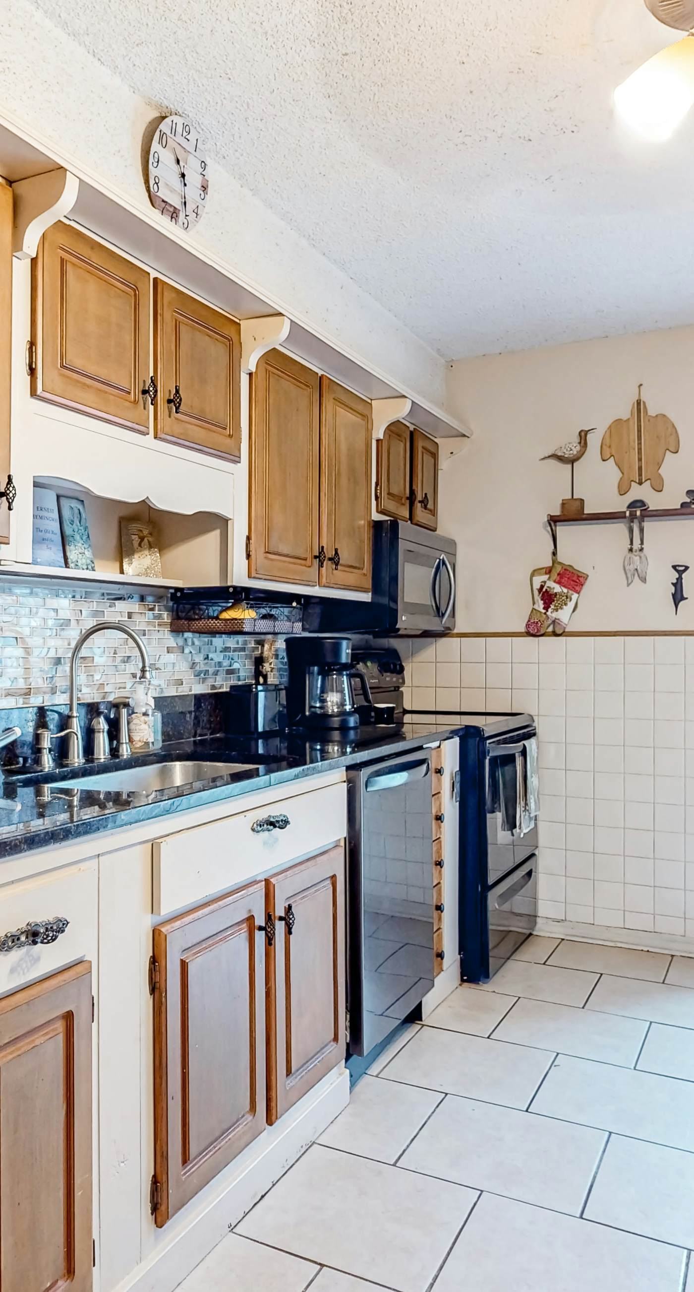 Dog-friendly coastal townhome with golf course views, patios, & washer/dryer