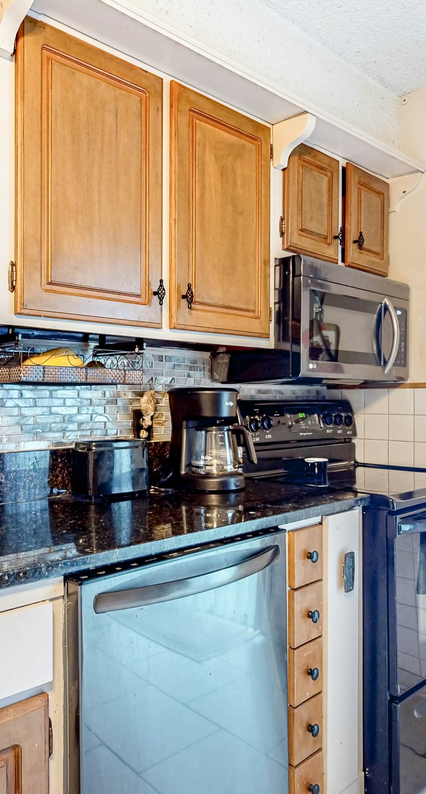 Dog-friendly coastal townhome with golf course views, patios, & washer/dryer