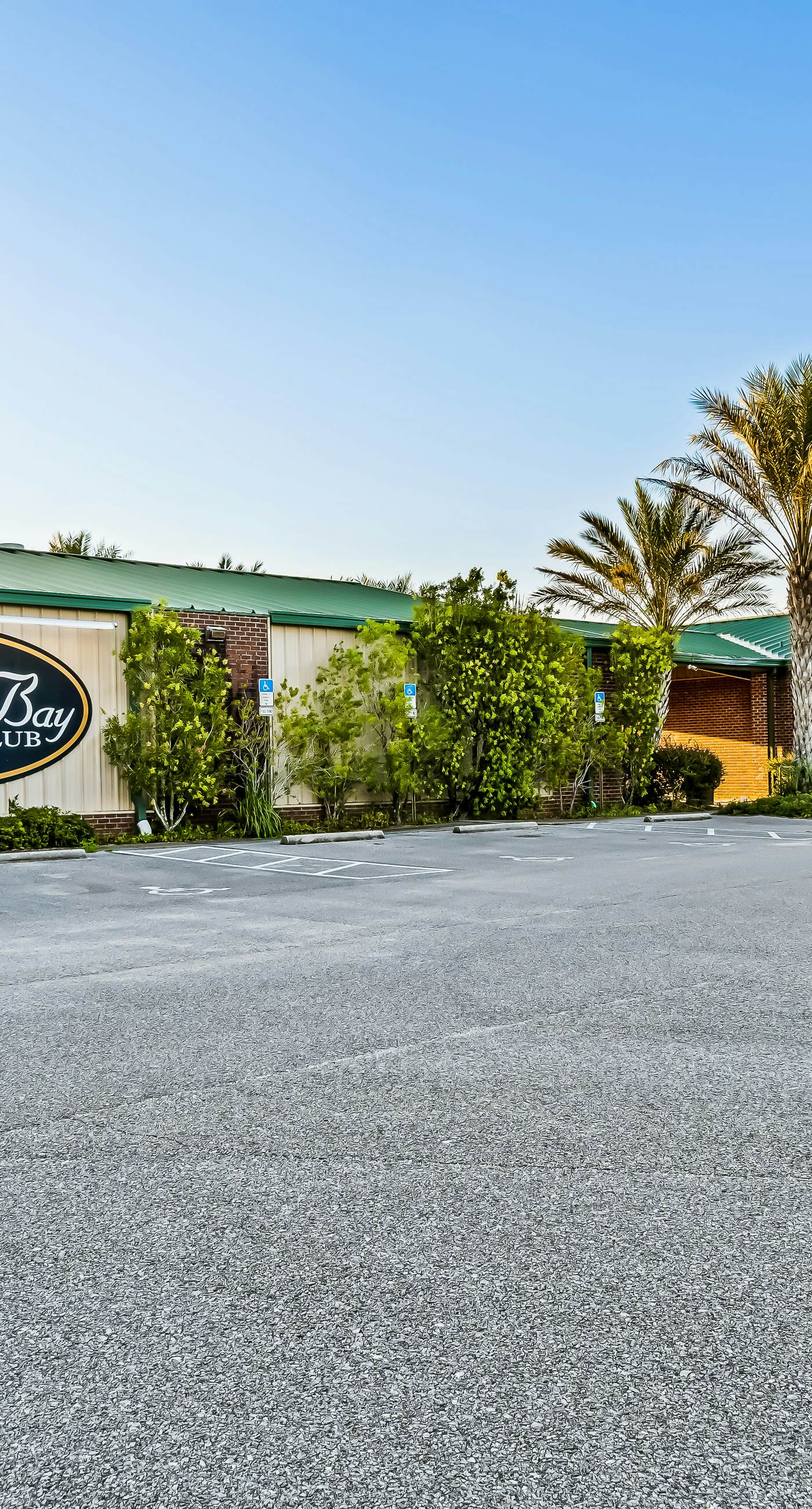 Dog-friendly coastal townhome with golf course views, patios, & washer/dryer