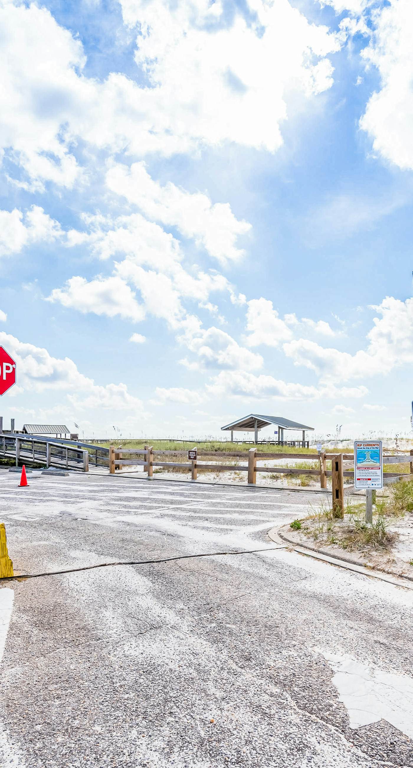 Dog-friendly coastal townhome with golf course views, patios, & washer/dryer