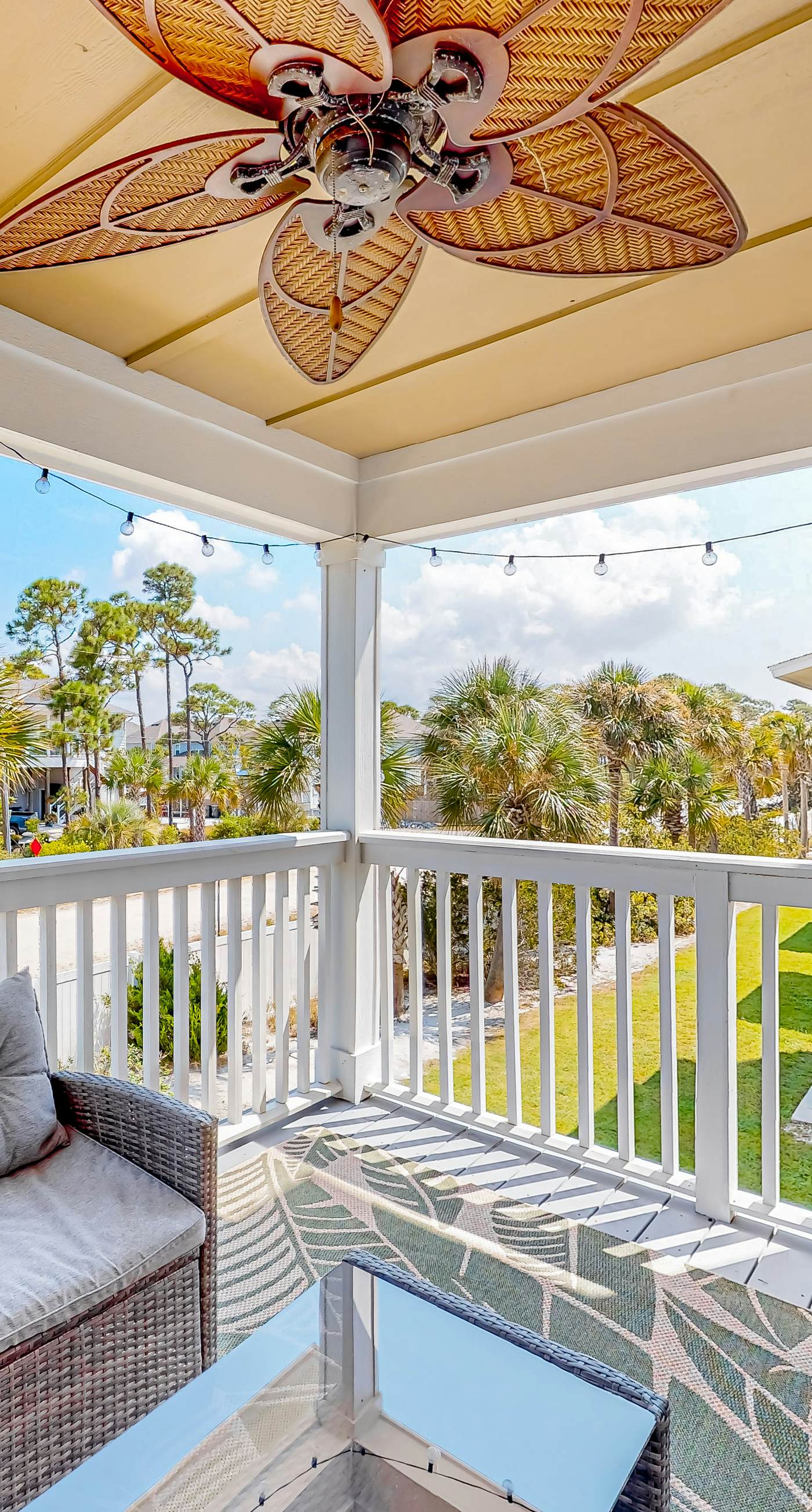 Dog-friendly townhouse with private beach, hot tub, pool, tennis, golf, gym, AC