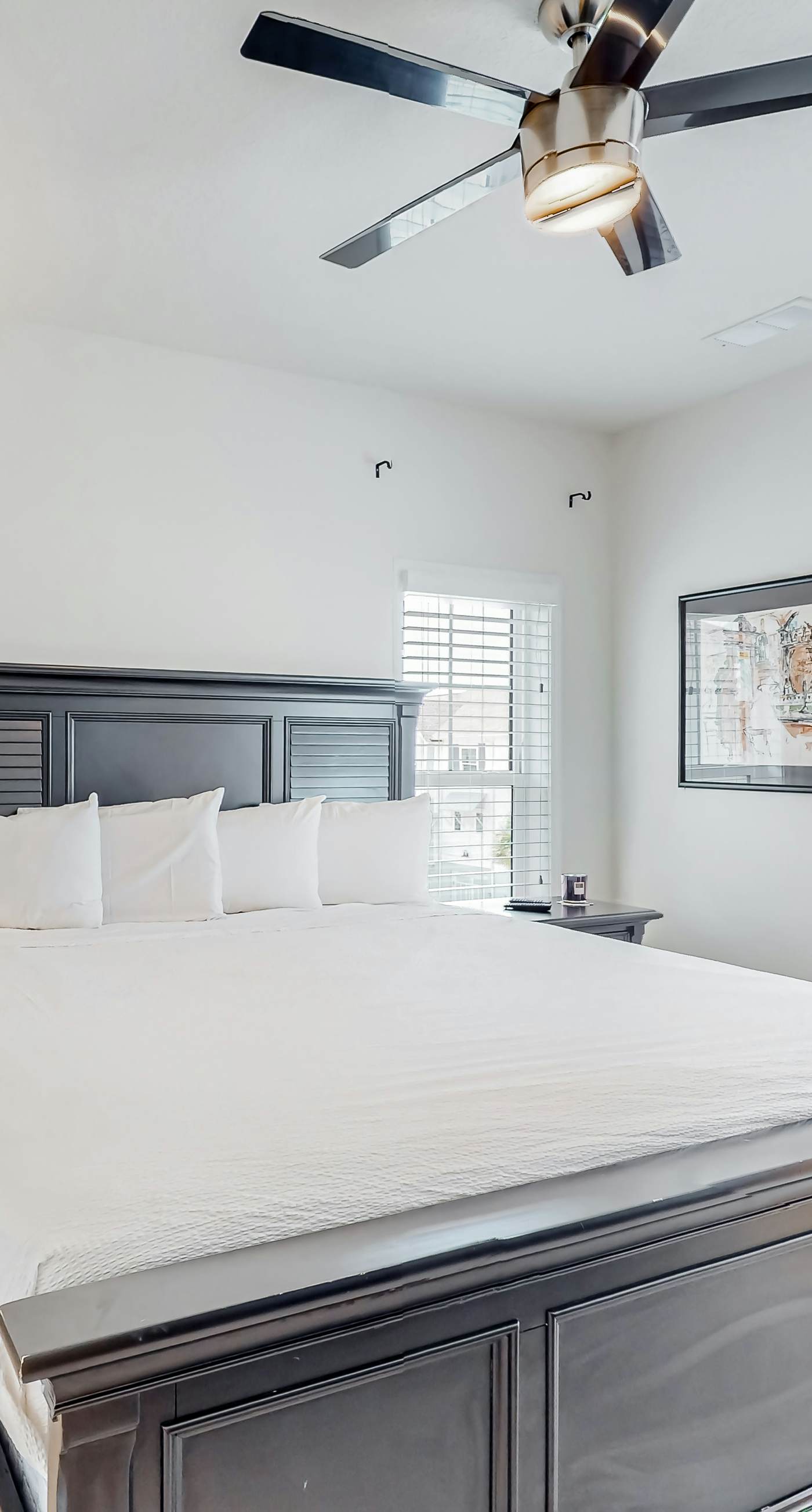 Dog-friendly townhouse with private beach, hot tub, pool, tennis, golf, gym, AC