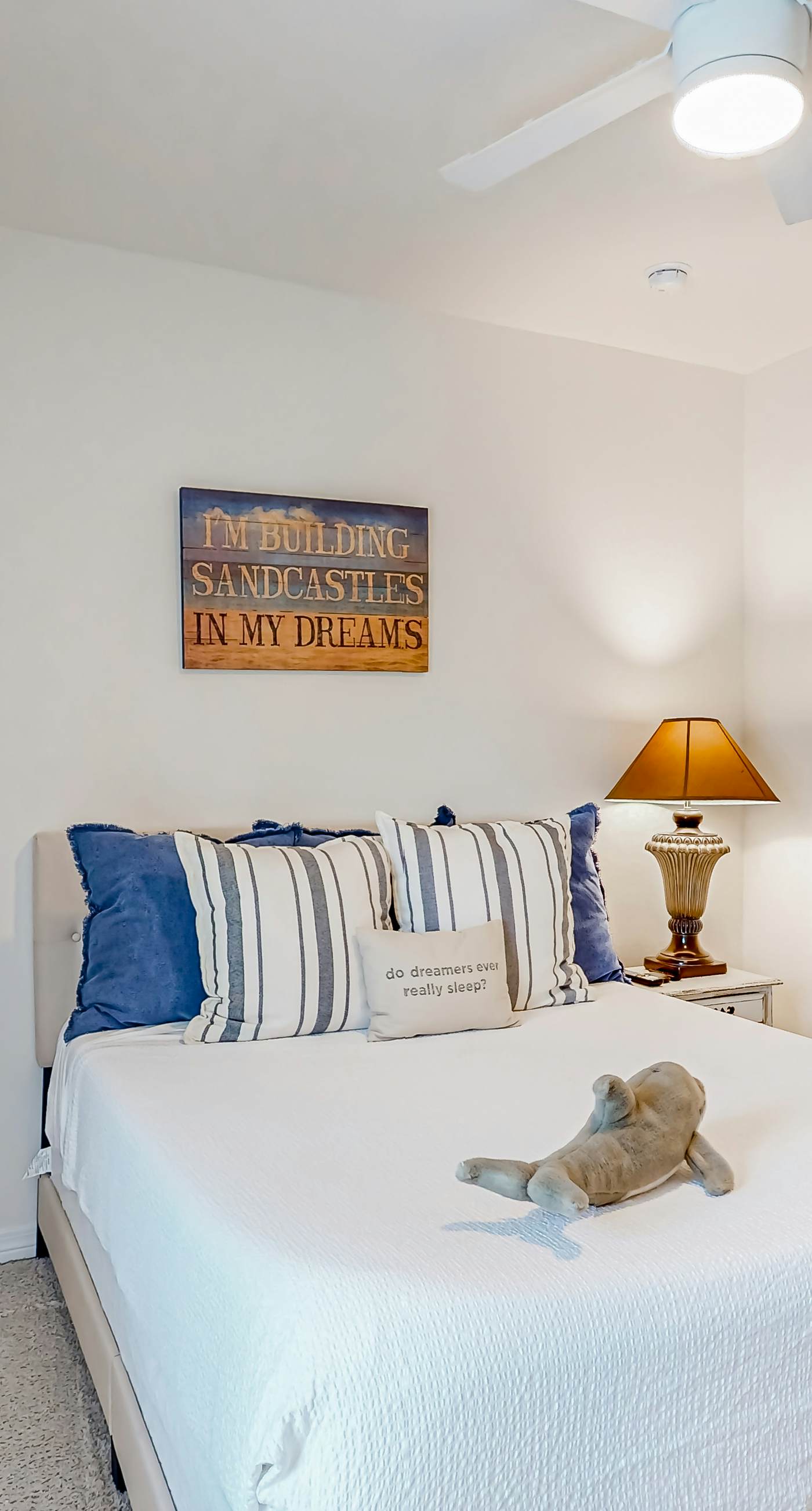 Dog-friendly townhouse with private beach, hot tub, pool, tennis, golf, gym, AC