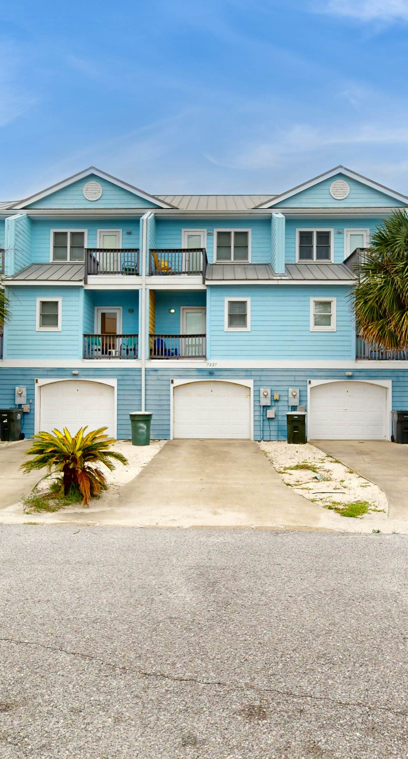 Inviting home with pool, Gulf view, tennis, patio, central AC, & W/D