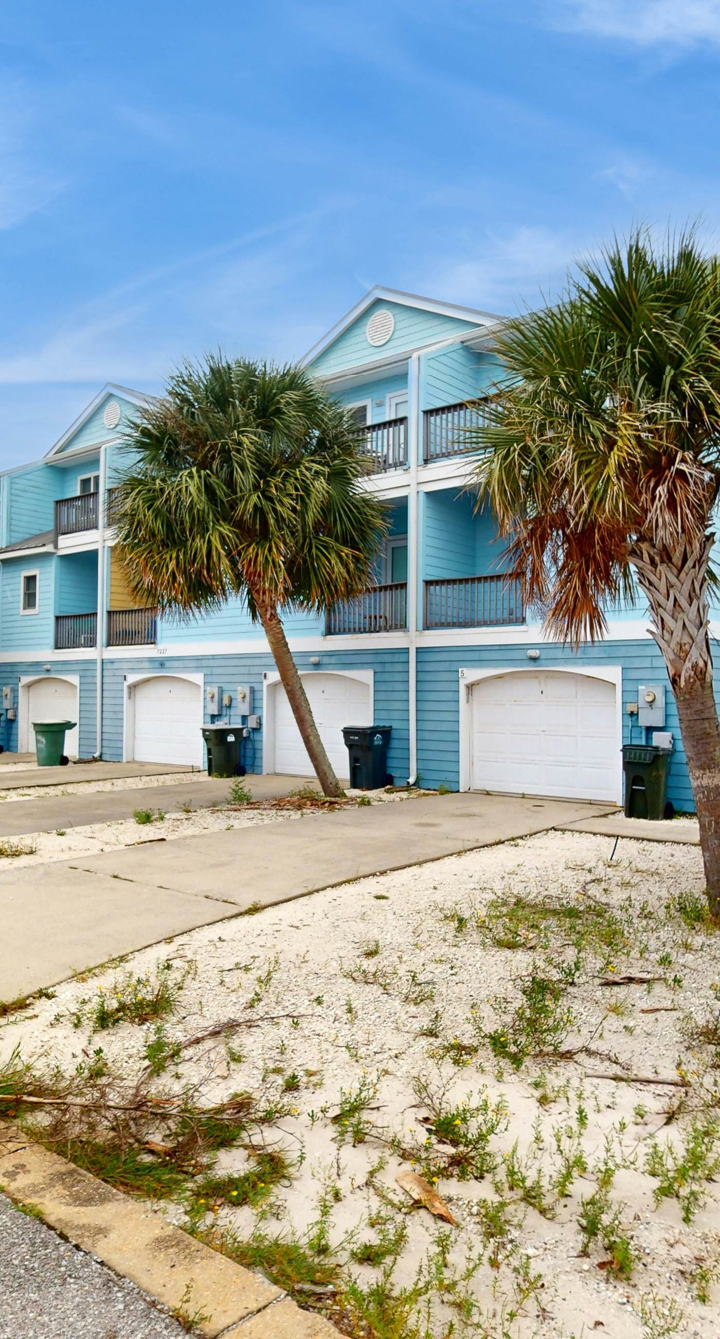 Inviting home with pool, Gulf view, tennis, patio, central AC, & W/D