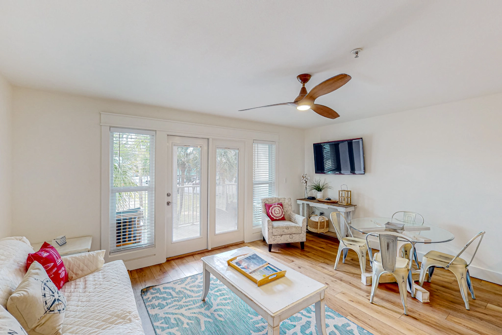 Modern beach condo with pool, hot tub, well-equipped kitchen, balcony, & W&D