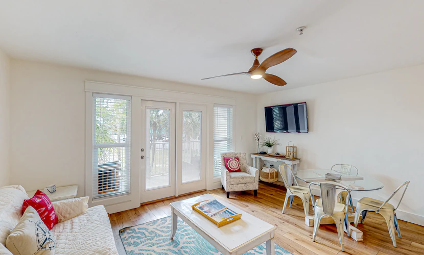 Modern beach condo with pool, hot tub, well-equipped kitchen, balcony, & W&D