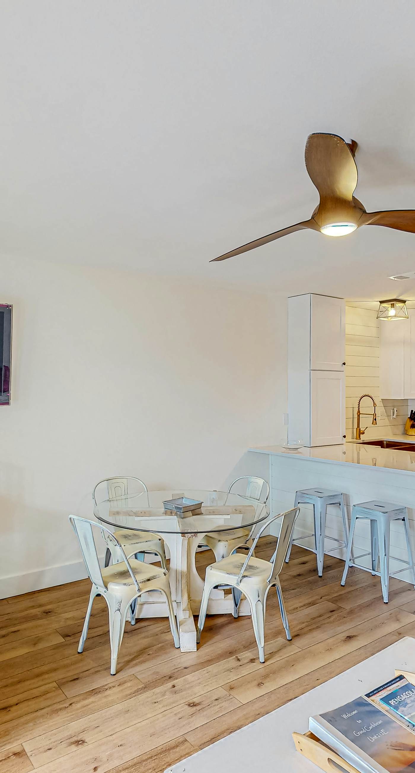 Modern beach condo with pool, hot tub, well-equipped kitchen, balcony, & W&D