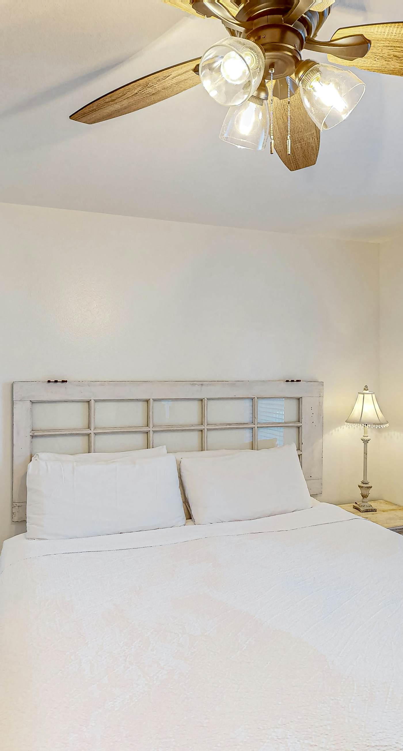 Modern beach condo with pool, hot tub, well-equipped kitchen, balcony, & W&D