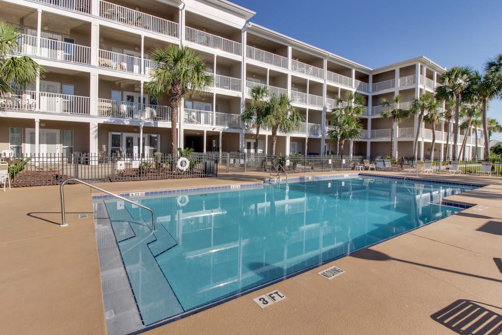 Modern beach condo with pool, hot tub, well-equipped kitchen, balcony, & W&D