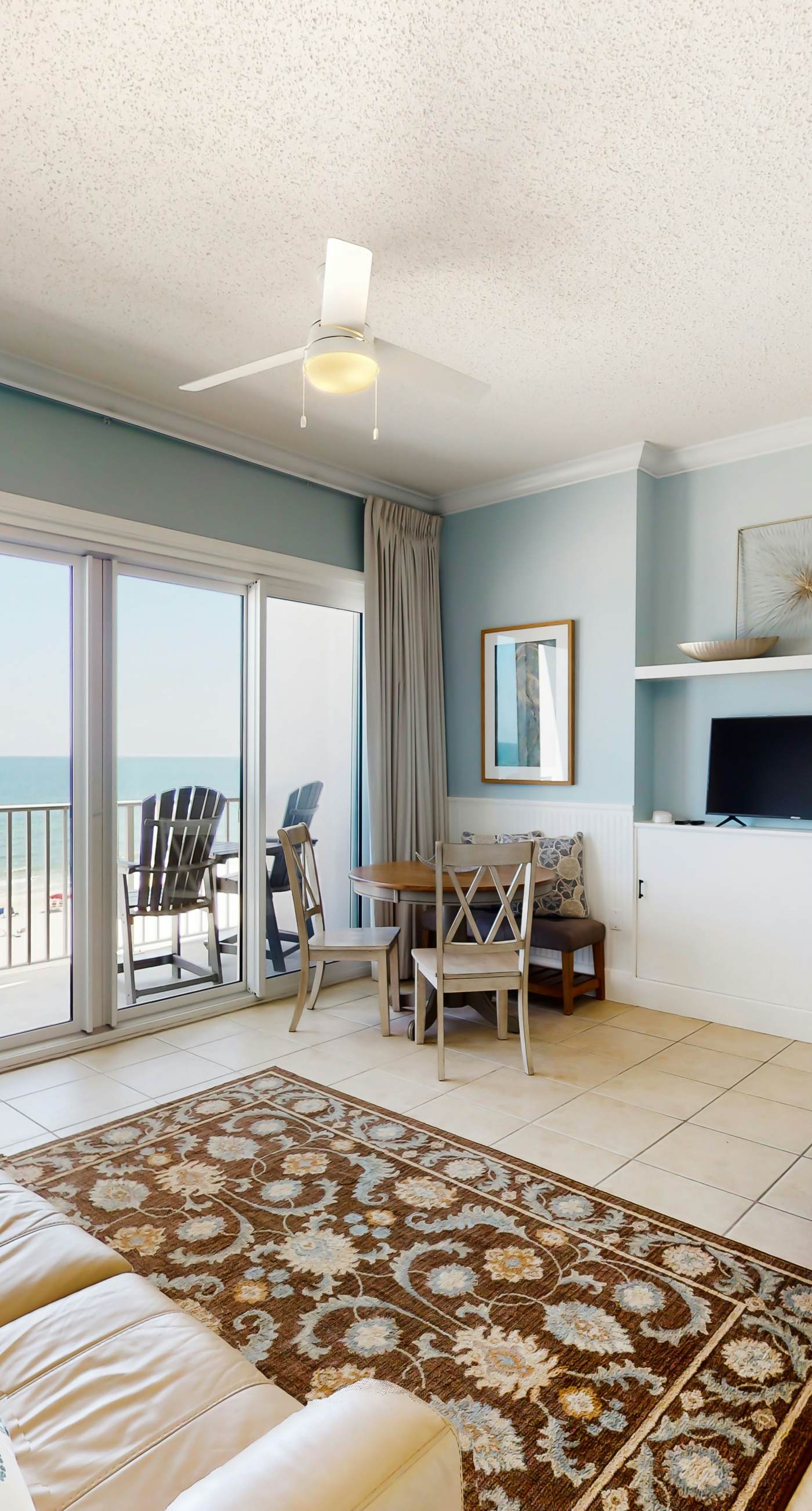 Inviting Gulf-front condo In Perdido Key with waterfront pool/hot tub and oceanfront balcony