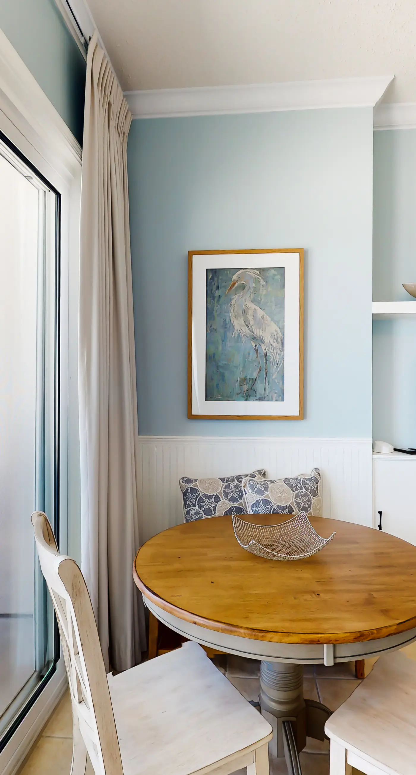 Inviting Gulf-front condo In Perdido Key with waterfront pool/hot tub and oceanfront balcony