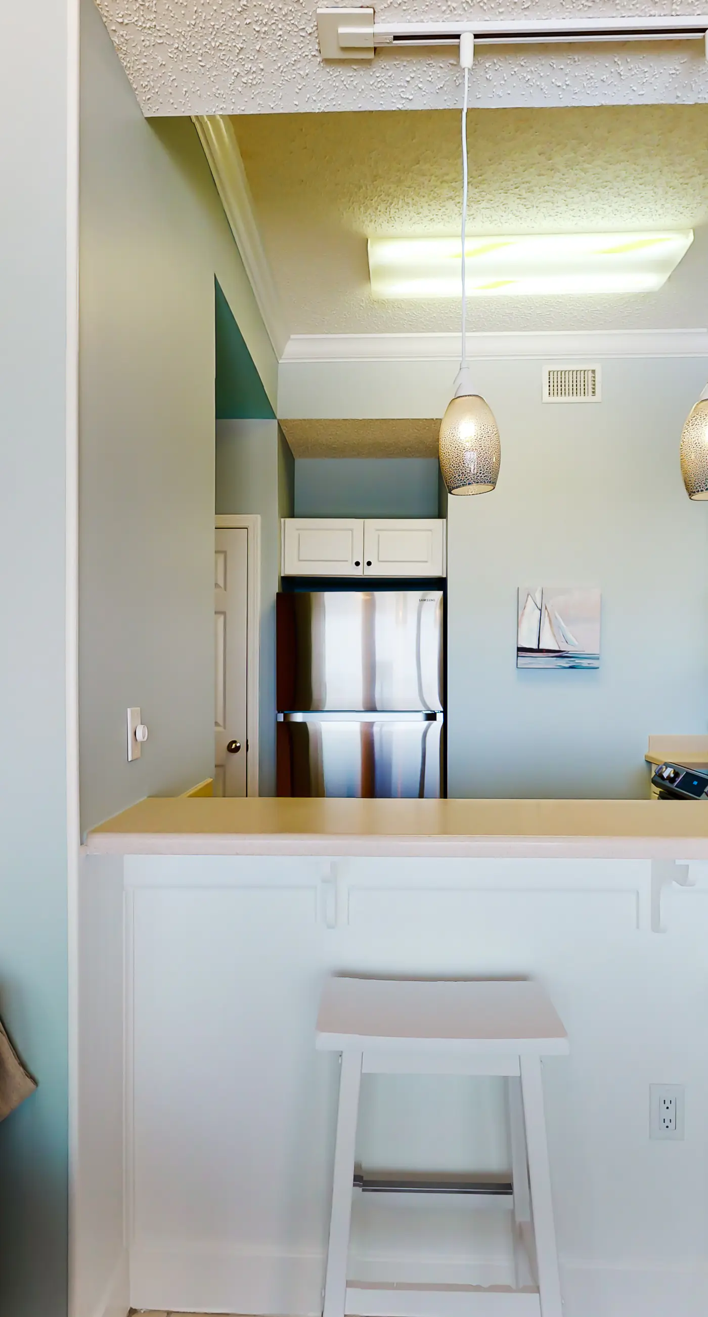 Inviting Gulf-front condo In Perdido Key with waterfront pool/hot tub and oceanfront balcony