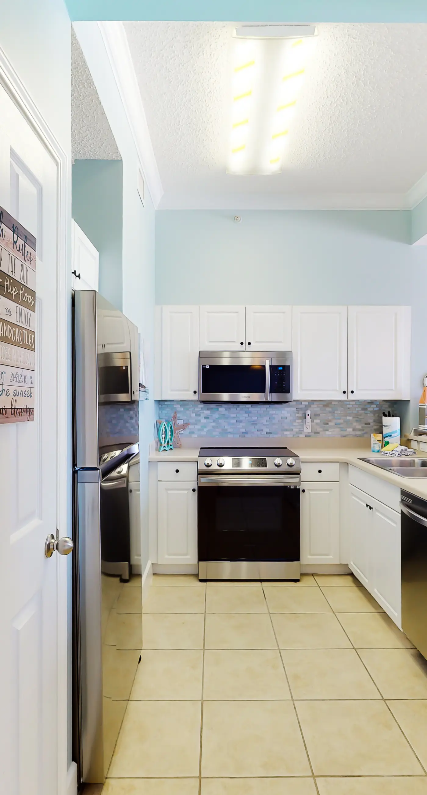 Inviting Gulf-front condo In Perdido Key with waterfront pool/hot tub and oceanfront balcony