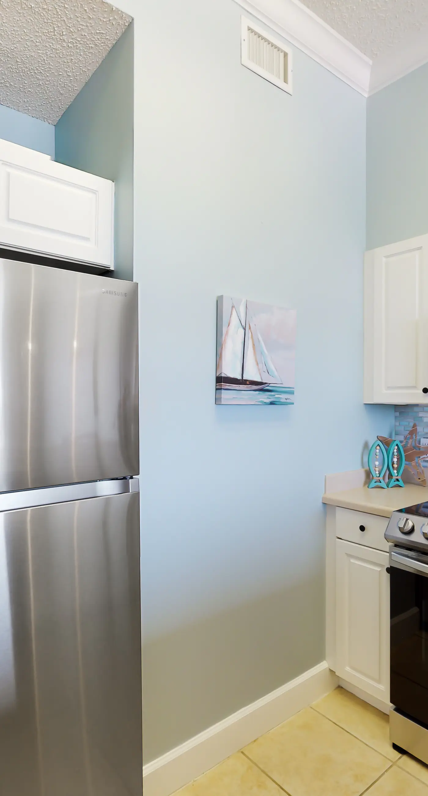 Inviting Gulf-front condo In Perdido Key with waterfront pool/hot tub and oceanfront balcony