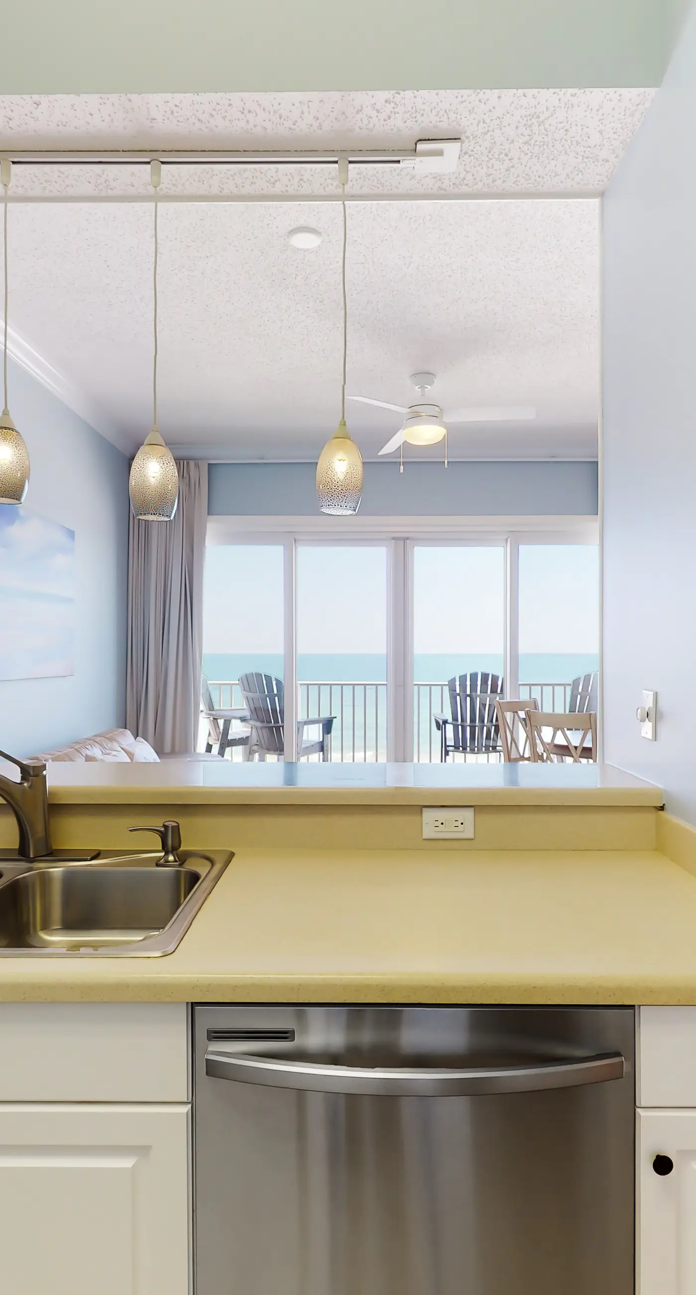 Inviting Gulf-front condo In Perdido Key with waterfront pool/hot tub and oceanfront balcony